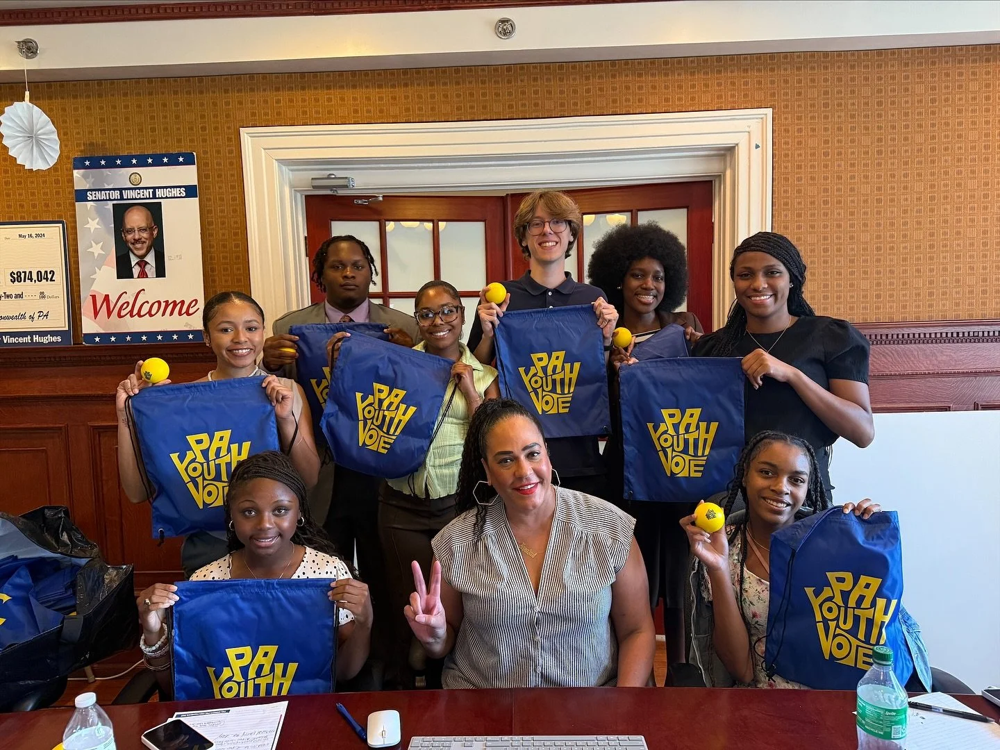 🗳️✨ Following the Philly Voter Turnout Roundtable, Senator Hughes’ summer interns got the chance to dive even deeper into civic engagement with @payouthvote Executive Director @angeliquehinton. In an intimate session, Angelique shared the Phil