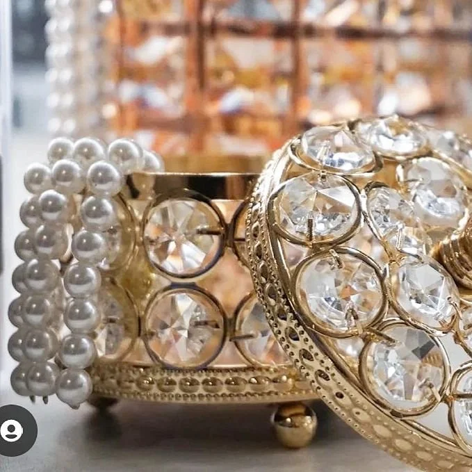 Tidying away our beautiful Isabelle earrings from this weekend , we can't wait for the next occasion to wear them again 

#earringlover #weddingjewellery #occaaiondress #taptotidy #stylegram  #accessoriesoftheday #femaleowned #shopindependent #giftid