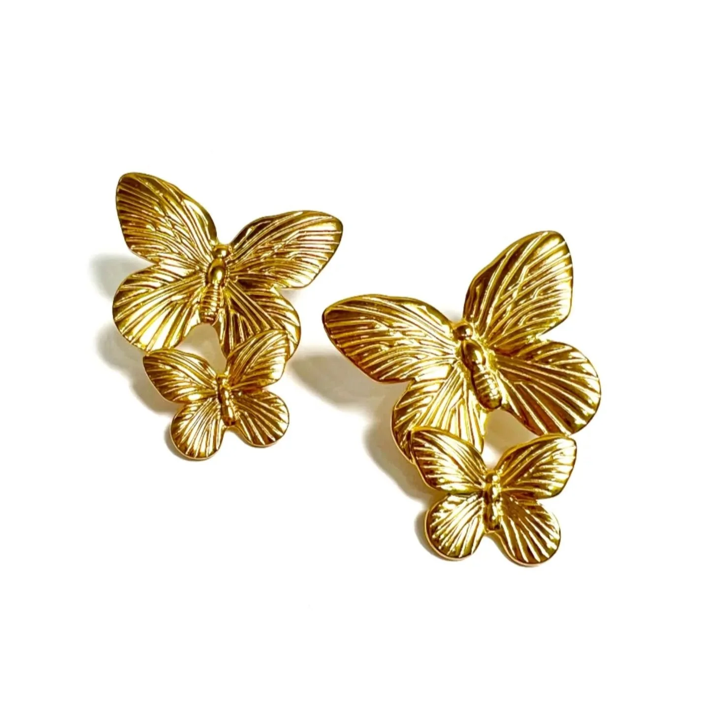 Is anyone else crushing on everything 90s butterfly right now ? ✨ Pair with crochet waistcoats for the ultimate throwback. "Francesca" has been restocked on our website in time for payday 🛒🙌🏻