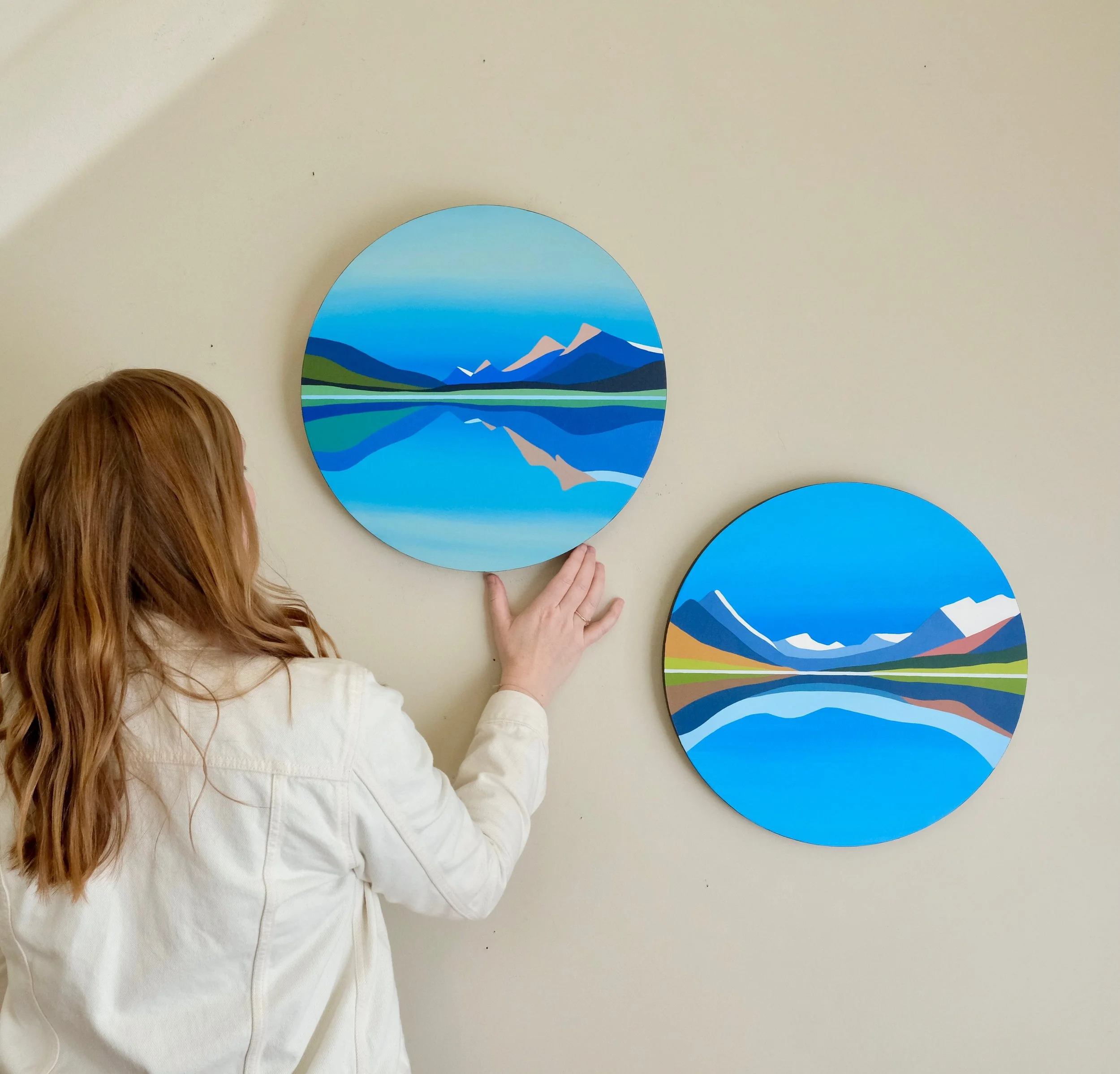 ⚠️Warning: SNEAK PEEK⚠️

A desire to evolve my artwork - as well as to let loose - has led to exploring gradients in my landscapes. Playing with subtle shifts in colour and seeing how they can change the atmosphere and overall feeling of a piece. 

T