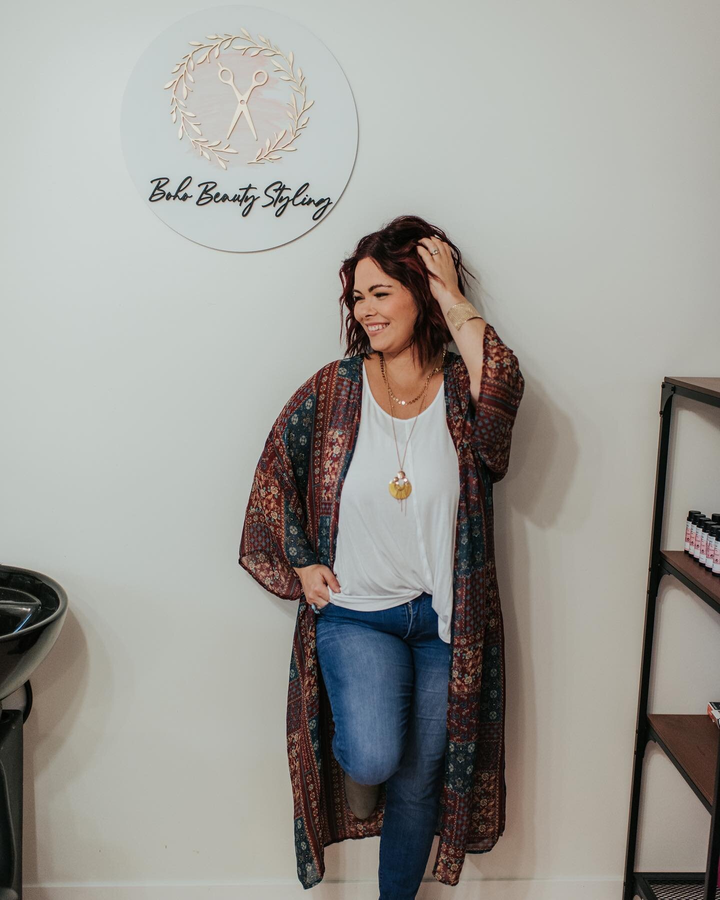 HI! 👋 
.
We have a lot more followers so I thought I should introduce myself! 
.
My name is Amy and I am the stylist behind Boho Beauty Styling! 🤍 Ever since I was a wee one, I&rsquo;ve been in love with hair styling. My poor cousins would be my gu