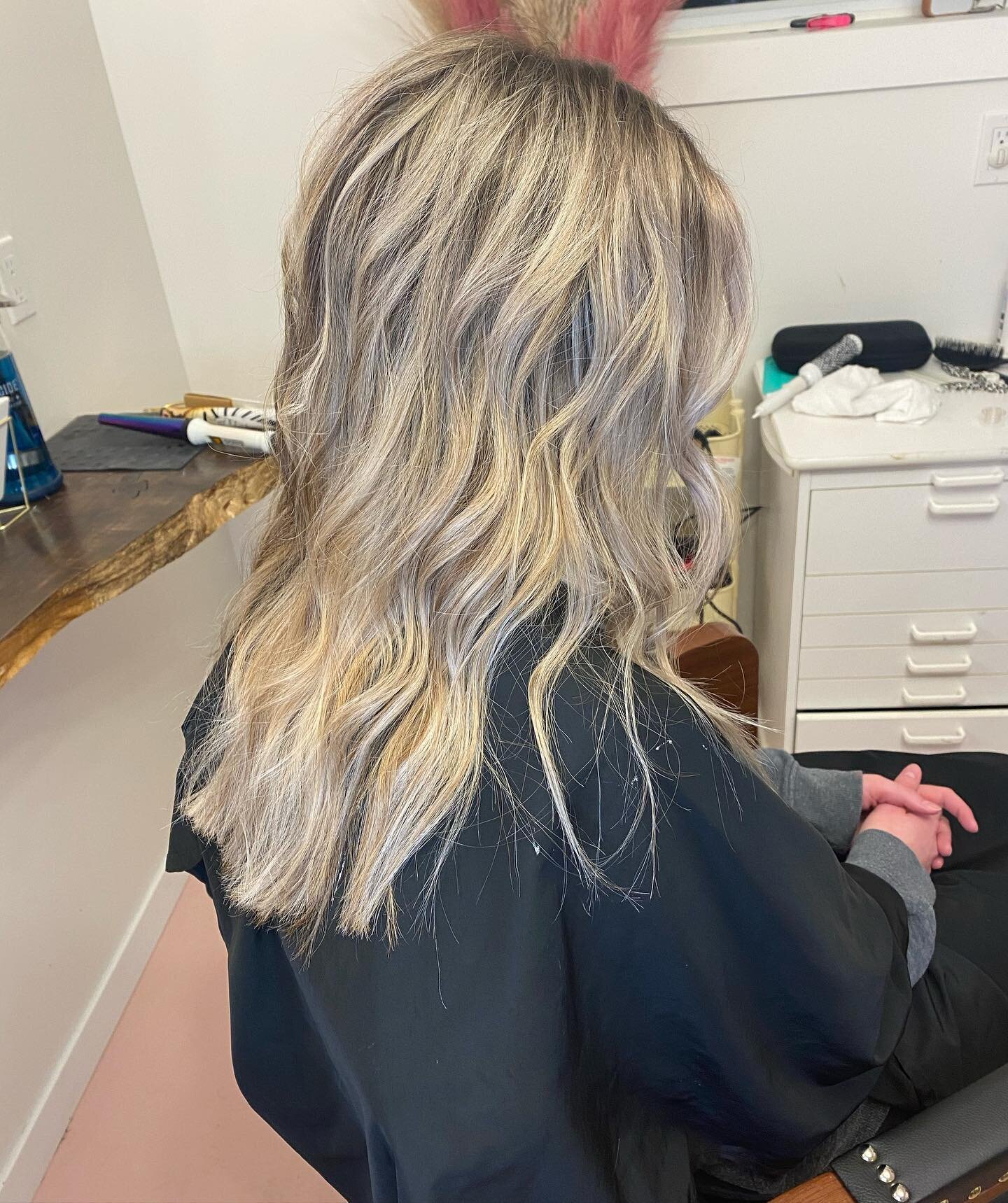 She&rsquo;s ready for Spring ☀️ SWIPE for before! 
.
Full head of babylights &amp; balayage combo, toned with Redken shades for this beautiful icy blonde 🙌🏼
.
.
.
#icyblonde #redkenshadeseq #redkenshadeseqgloss #hairtrends #babylights #babylightsan