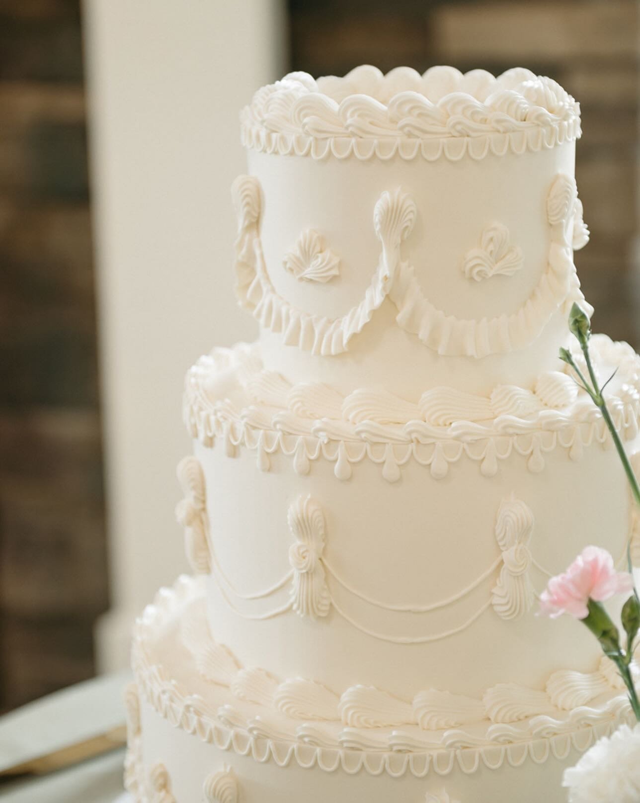 Dainty little details that make my heart sing ✨

Congratulations Racceb &amp; Tim! 💕

Venue @theseclusion 
Photographer @imagesbybri 
Second Photographer @alyssarae_photos 
Florist @creativeoccasionsevents
Planner @iconiceventsllc 
Content Creator @