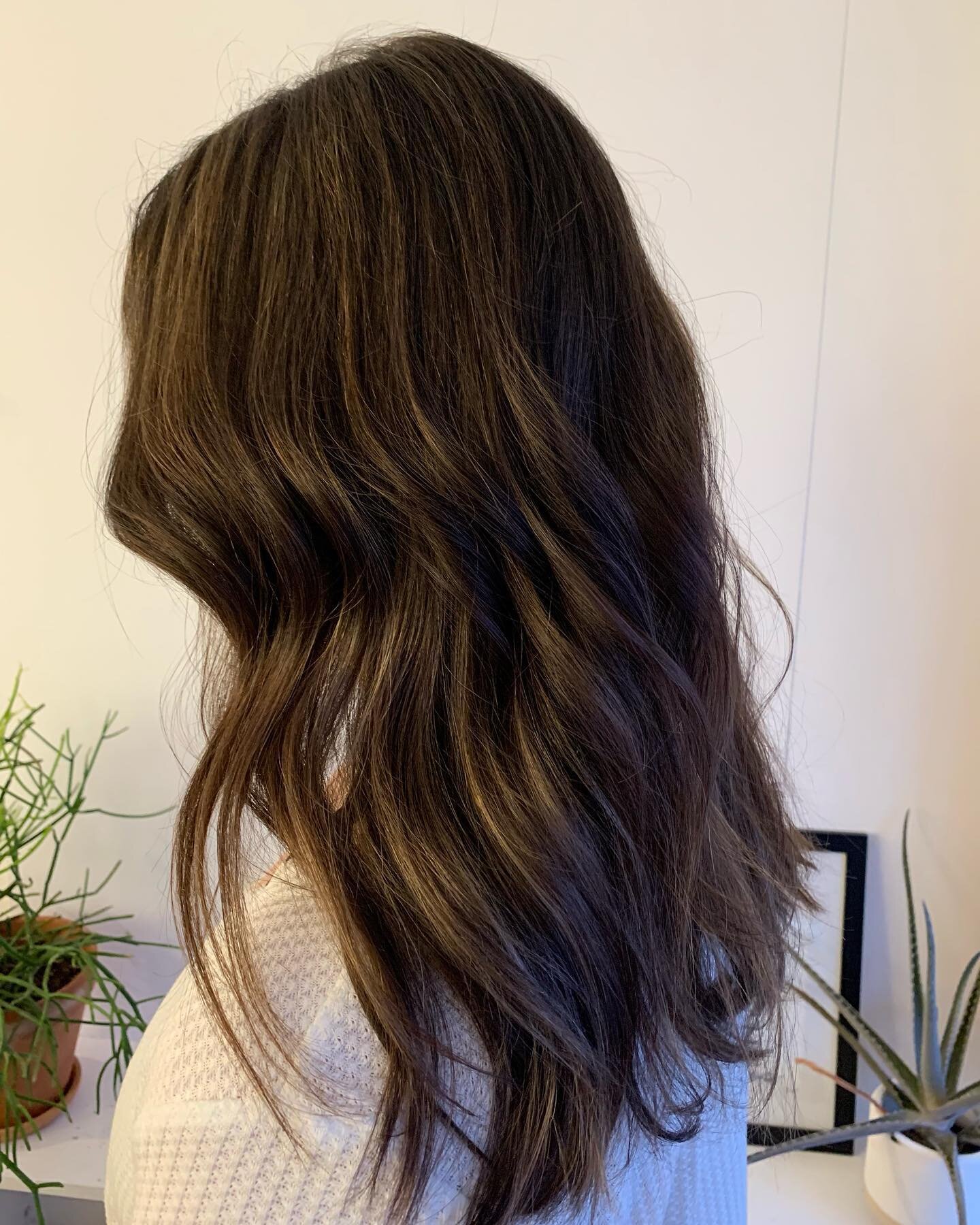 Haircut and color transformation- once again didn&rsquo;t take the before pick. I&rsquo;ll find one soon ha! @lizzieapgar #hairoftheweek #babylights #brunettehair #libertyvillesalon #chicagohairstylist #mainstreetlibertyville