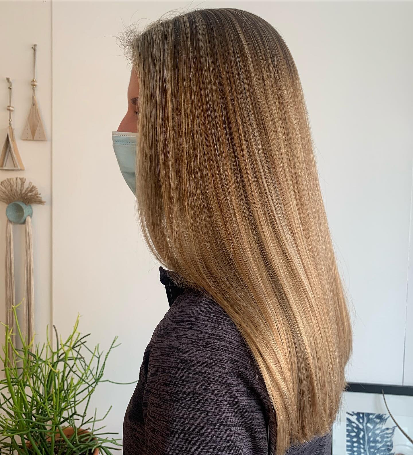 Highlights and a haircut to brighten this February ⭐️ @owayorganics #hbleach #longhair #libertyvillehairstylist #mainstreetlibertyville #lowtoxichaircolor