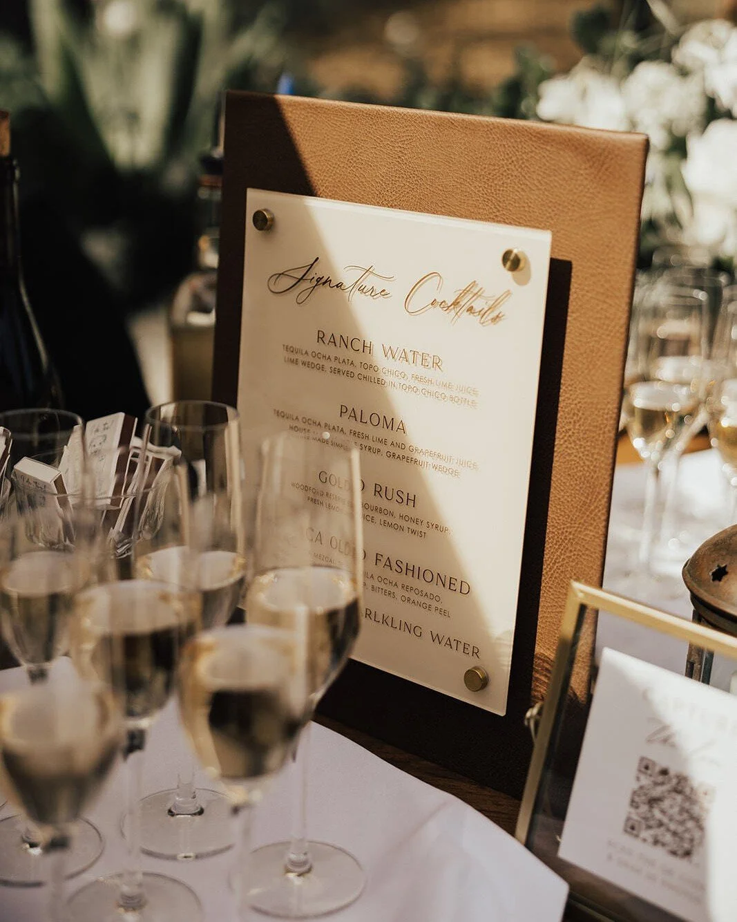 A custom bar menu to match the magic of your day. ⨠With a leather wrap for texture, and gold hardware to match the flatware, this piece tied in so beautifully with K+D's overall design. š¤ā 
ā 
VENDOR DREAM TEAM: ā 
Signage: @roseandwrenchā 
Photography