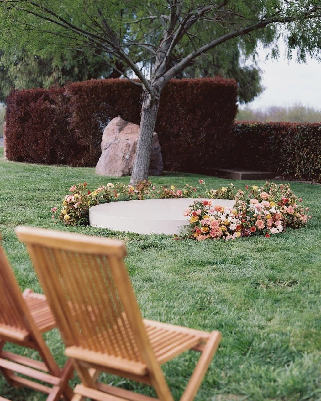 Where forever begins 🫶🏼💫 A simple altar for
your most memorable moment.

Pictured: @roseandwrench Rounded, white ceremony platform.

VENDOR DREAM TEAM:
Signage + Ceremony Platform @roseandwrench
Venue @whitebarn_slo
Photography @ashleyraestudio
De