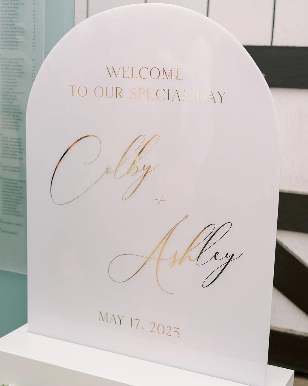 Feeling ✨g o l d e n✨ We leveled-up this acrylic welcome sign with a gold foil embellishment to create an effortless, glowing entrance moment. Talk about elegance! 💫

VENDOR DREAM TEAM: 
Venue: @whitebarn_slo
Planner: @bundleandbash
Photo: @meganwel