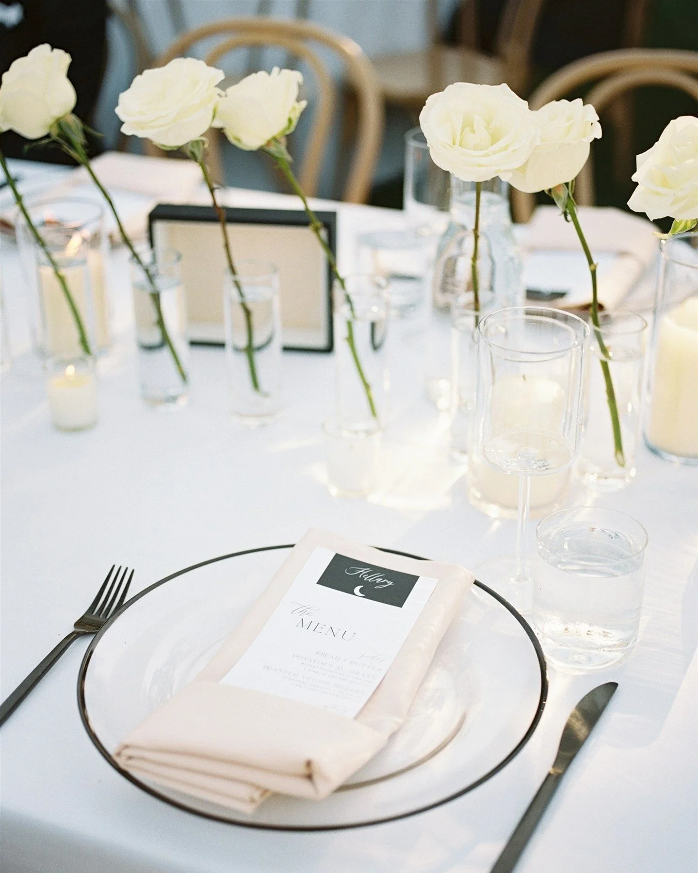 Perfectly plated 🖤 Swipe for the grand close up. There&rsquo;s just something about a black + white menu moment 🥂 

VENDOR DREAM TEAM: 
Photography: @kelleywphotos 
Design, Planning, &amp; Management: @elyseevents 
Venue: @ravawinesweddings 
Cinema
