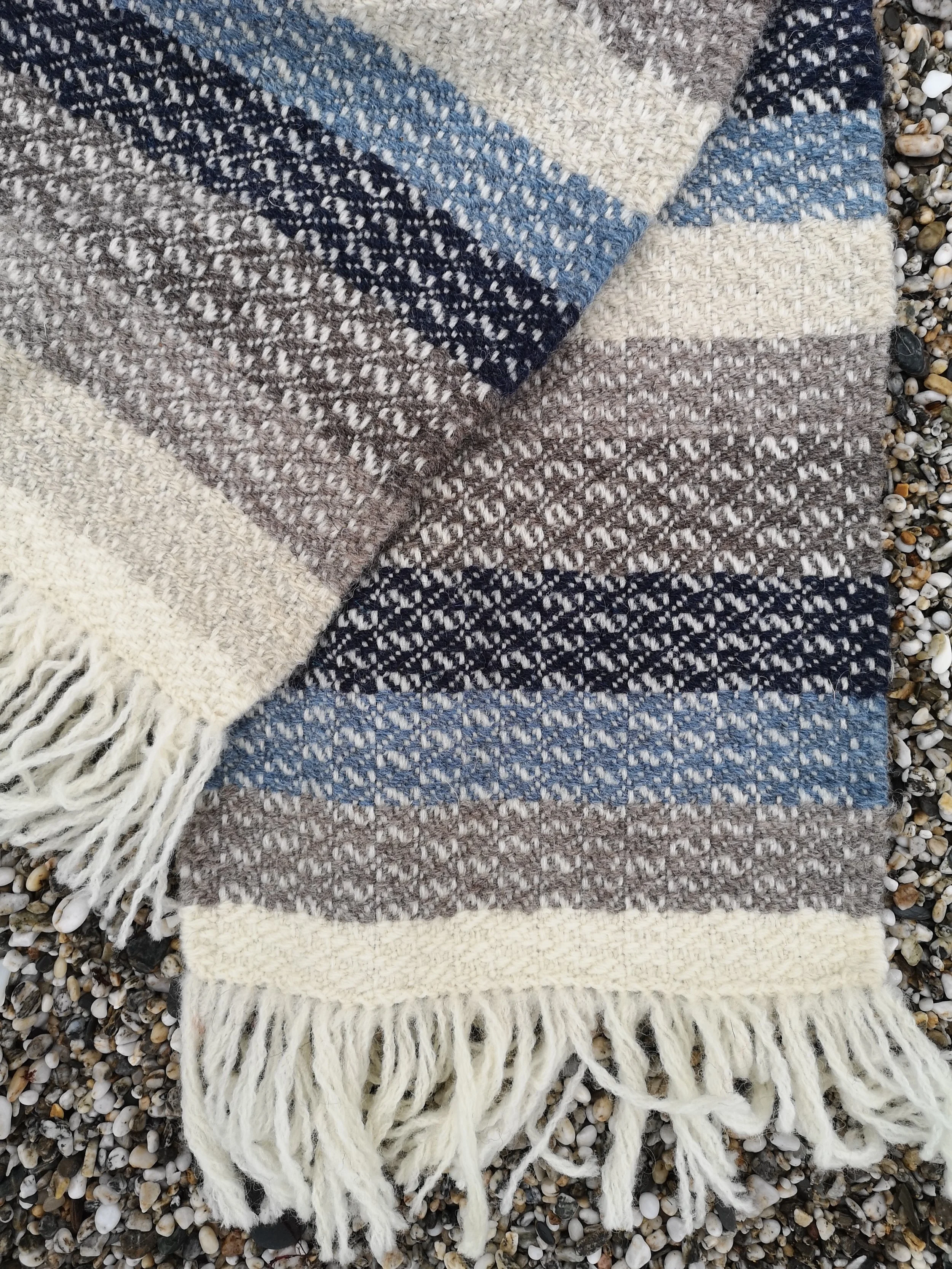 BRITISH WOOL ARTISAN HANDWOVEN HEIRLOOM BLANKET SCARVES, WRAPS and