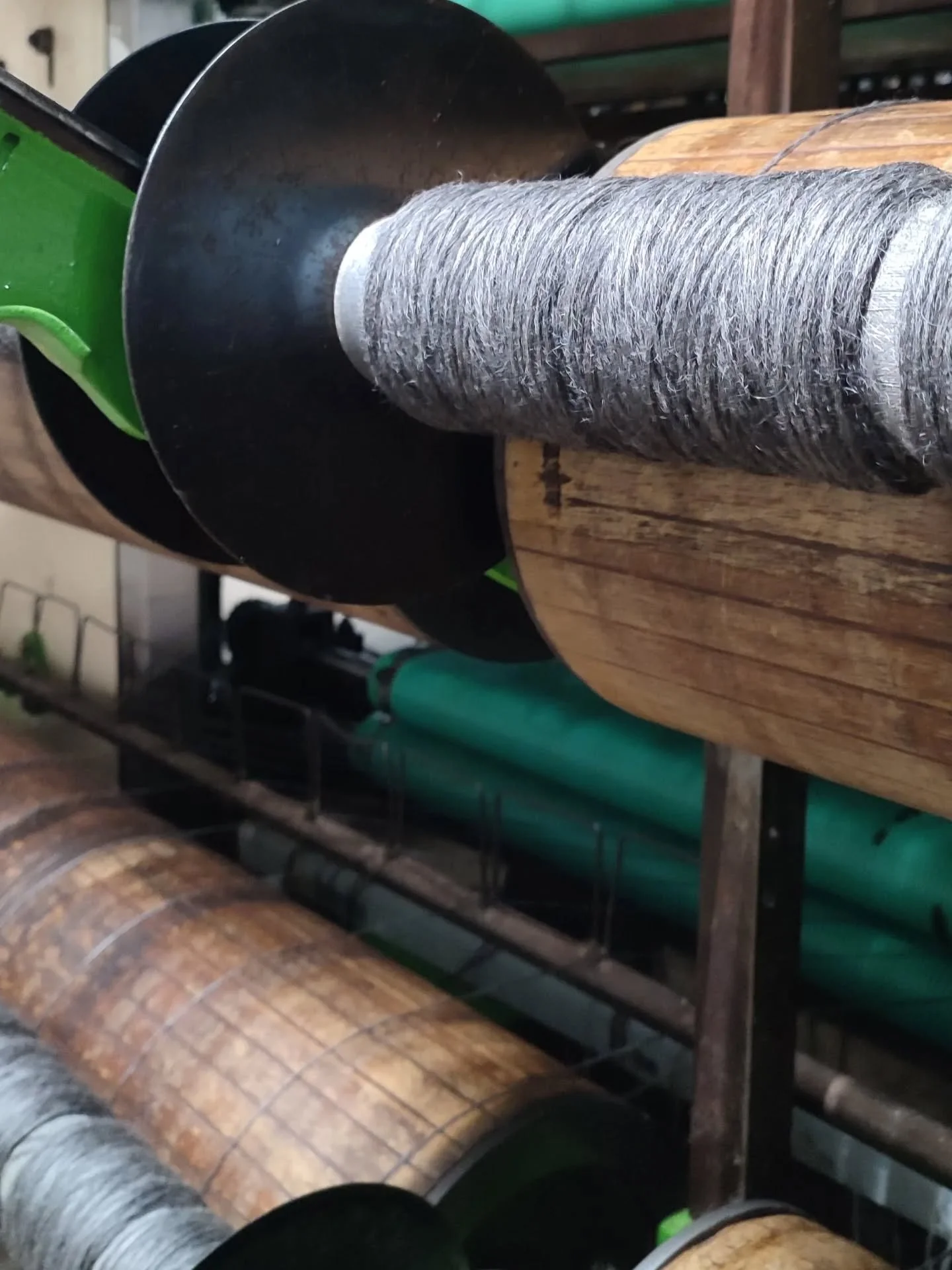 &bull; LOCAL MILL &bull; Last week I had the joy of visiting my local mill @natfibreco up Launceston way. It has been on the cards for years to hop on a mill tour, but when I saw the @southwestenglandfibreshed were arranging a Farmers &amp; Designers