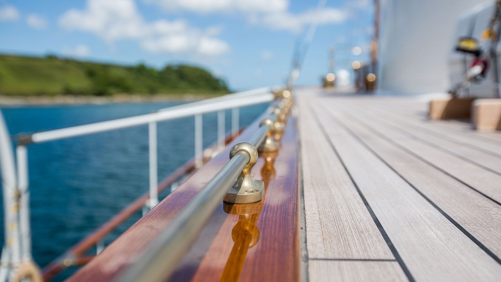 8clPpHokQGWos9T2Bc4h_Malahne-deck-detail.jpeg