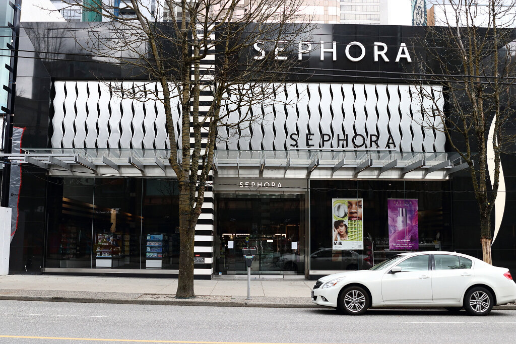 Robson street store with mural taken down