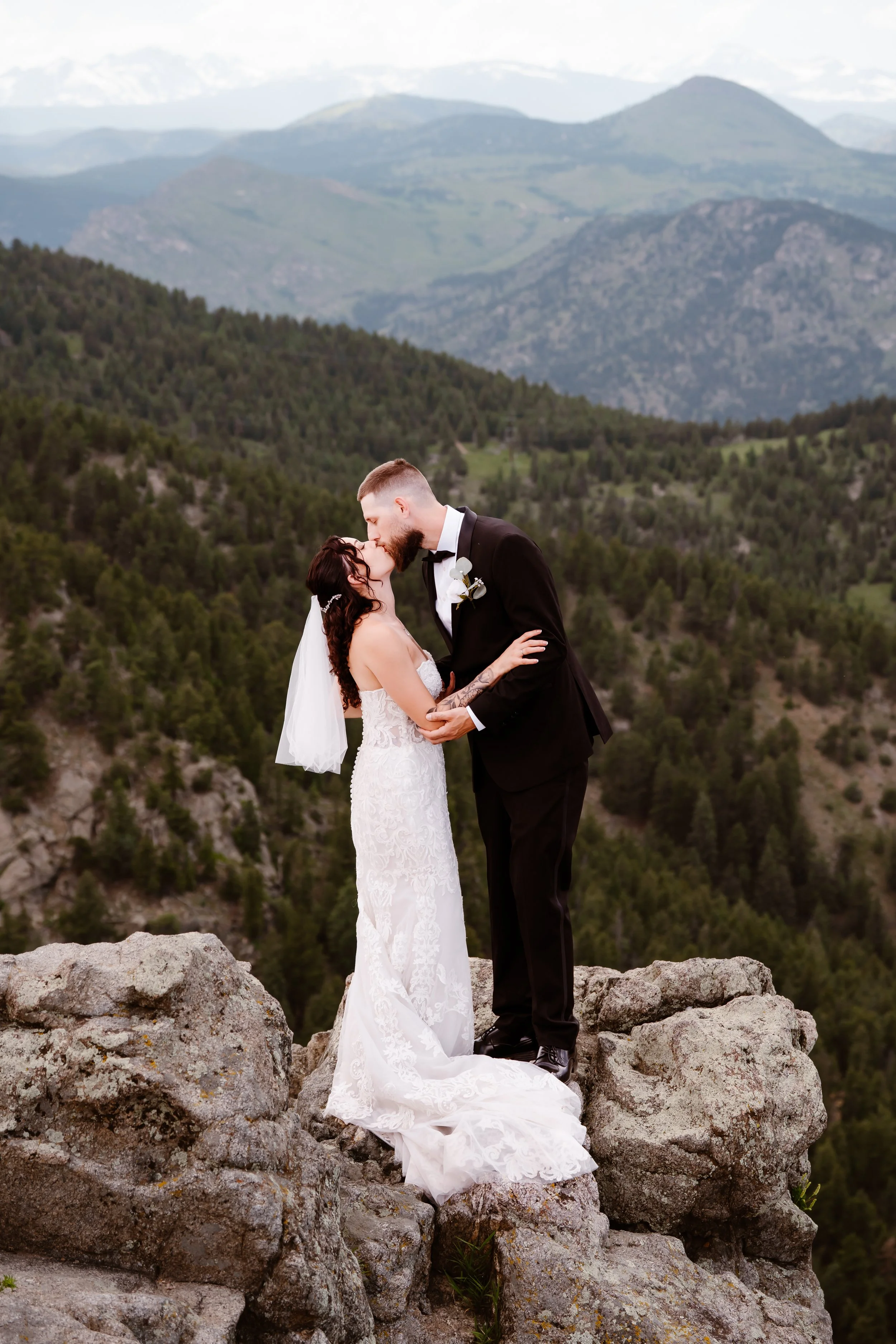 Elopement on top of a mountain