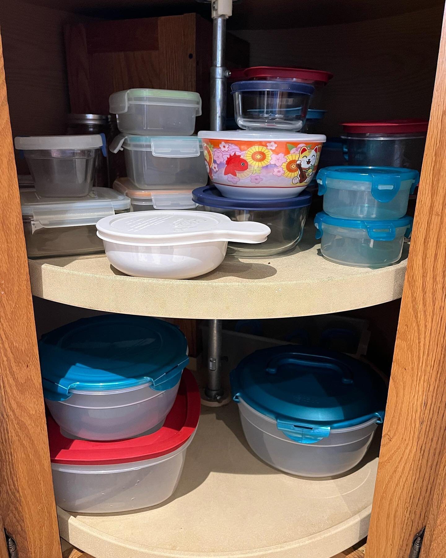 Swipe to see what these containers looked like BEFORE we got to them! 😳 

Lazy Susan-style cabinets make all the difference in the wrold when it comes to storage space. From the outside, they seem like just any other cabinet. On the inside, though, 
