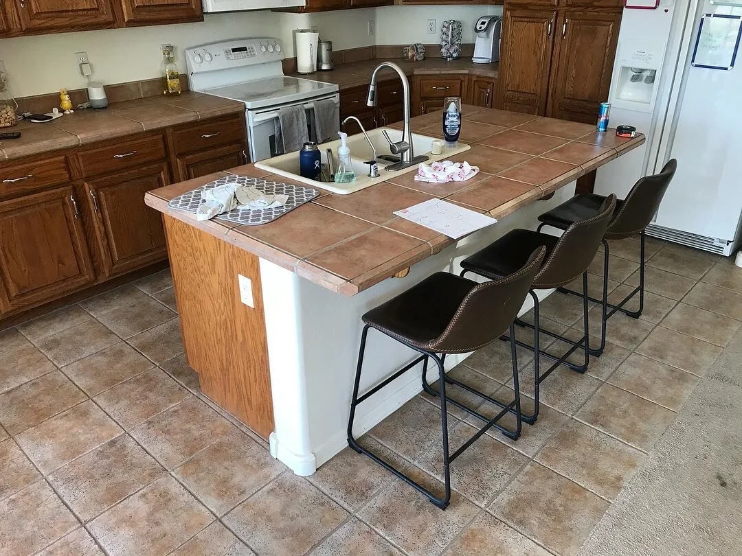 Recent kitchen, bathroom, and flooring remodel we did in the arrowhead ranch area! 👀

@ambitionrenovation 

#tile #kitchenremodel #bathroomdesign #shower #showerdesign #renovation #azrealestate #flooring #tiledesign #remodel #installation