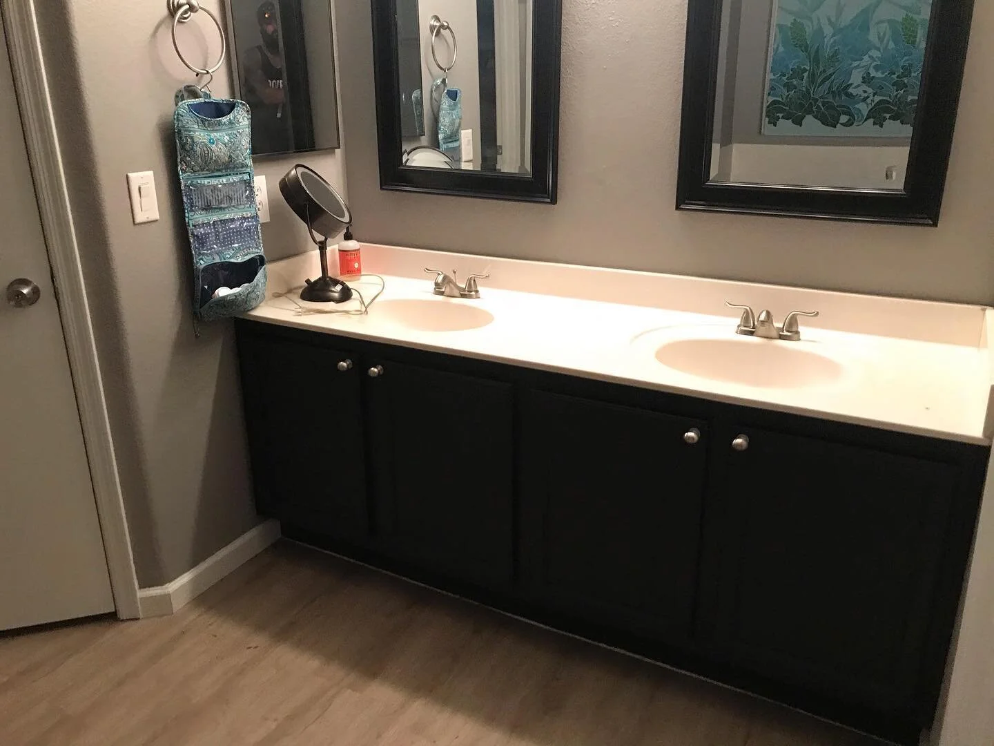 Recent bathroom cabinet renovation in North Phoenix 👌🏼

 #contractors #construction #contractor #flooringcontractor #flooringideas #interiordesign #renovation #floor #contractorsofinstagram #residentialdesign #tilefloor #flooring #homeimprovement  