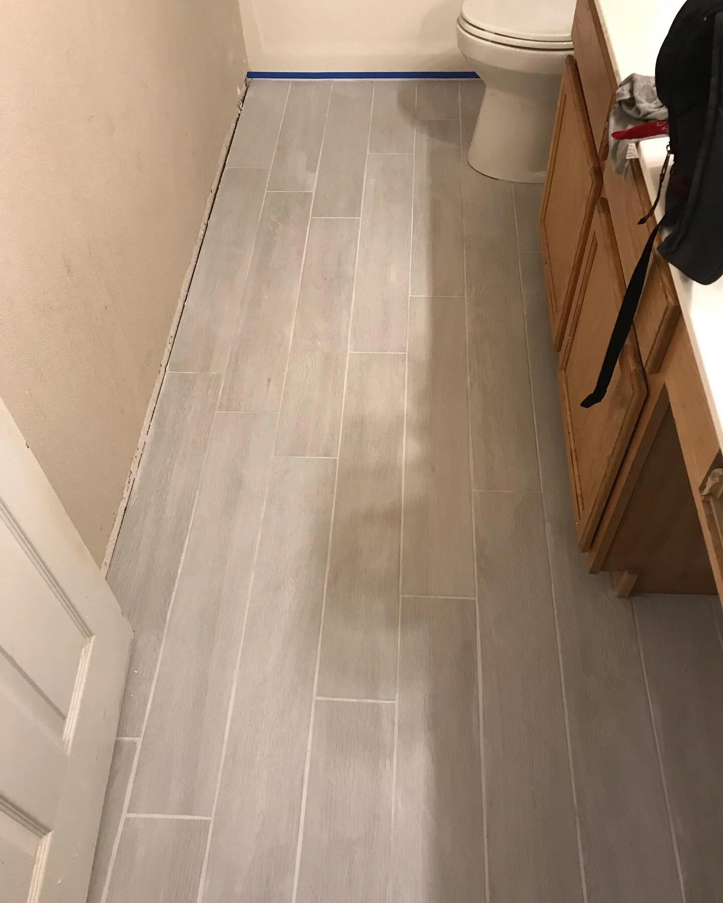 Finished pics of a recent bathroom flooring remodel, using 6&rdquo;x36&rdquo; porcelain wood look tiles. 

#contractors #construction #contractor #flooringcontractor #flooringideas #interiordesign #renovation #floor #contractorsofinstagram #residenti