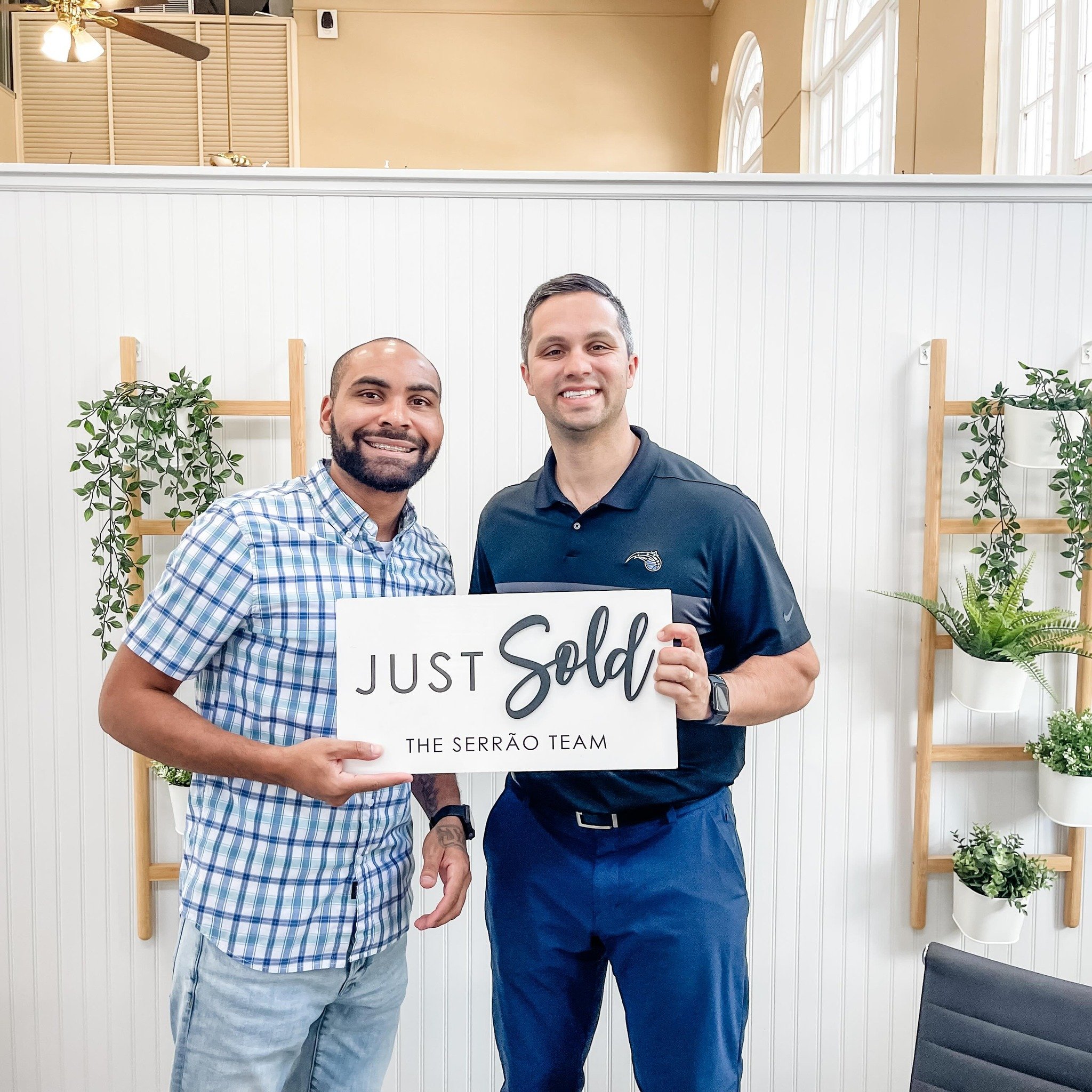 JUST CLOSED&hellip; in Tavares, FL! 

My favorite thing about this picture&hellip; the smile! If we could tell you the joy this new home owner had in making this dream come true 😭 we are so proud of Jose who we have at the privilege of working with 