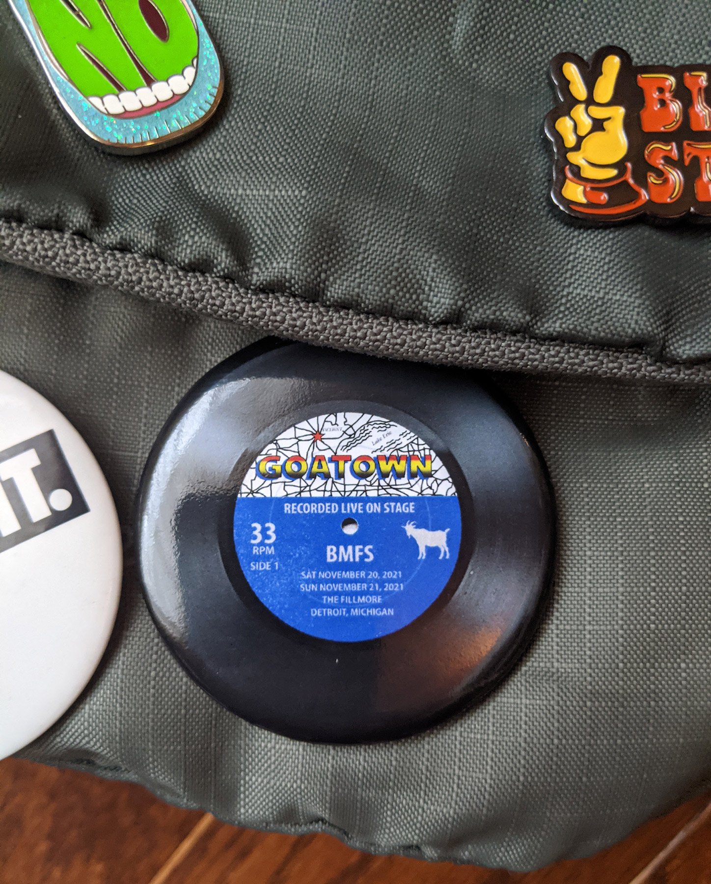button-on-bag.jpg