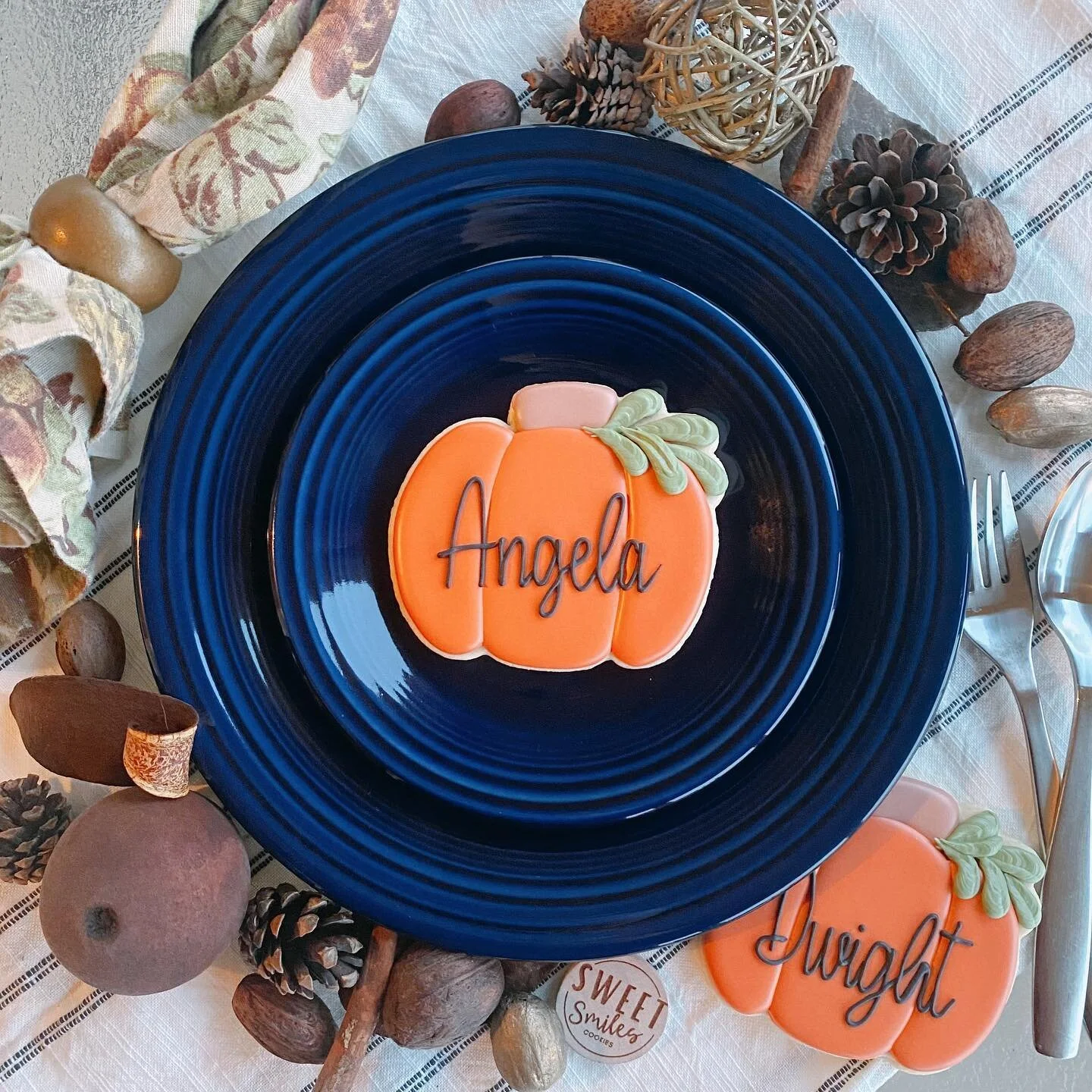 ✨Thanksgiving Presale Info ✨
Sale starts FRIDAY @ 6pm! It will close Sunday at 2pm. This is one of the options I&rsquo;ll have available! Use these cute name pumpkins as a place card for your Thanksgiving table 🤗