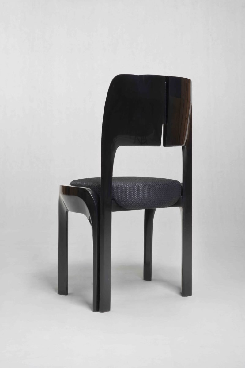 InvisibleCollection_Akar-chair_black-lacquer_02_fabric-PIAFFER-CARBON-by-Metaphores-800x1199.jpg