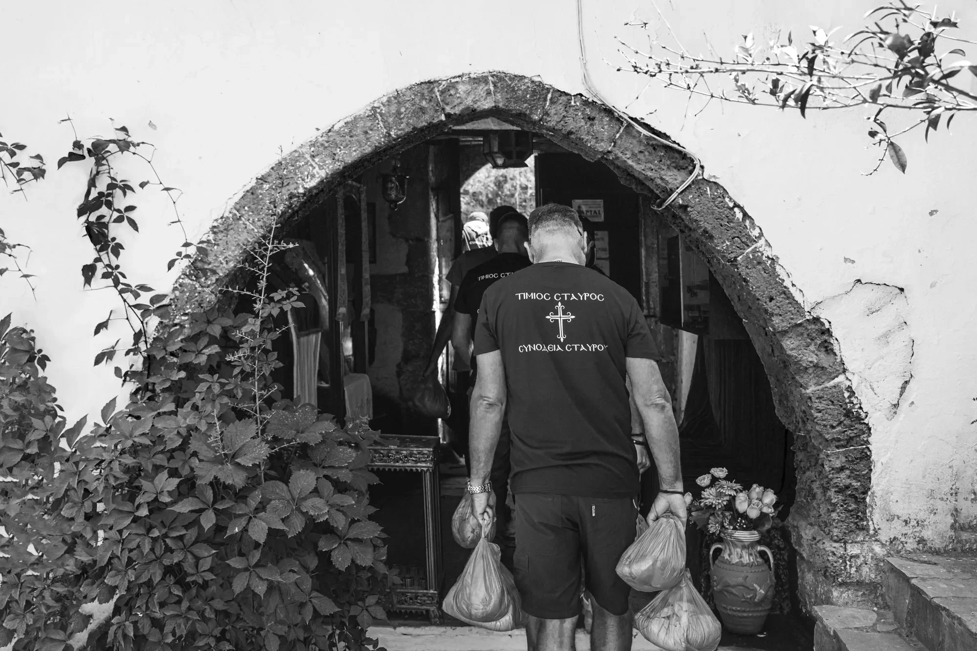 Αναχώρηση ομάδας συνοδείας Τιμίου Σταυρού στην Στράτα του Ψηλορείτη στο Ρέθυμνο