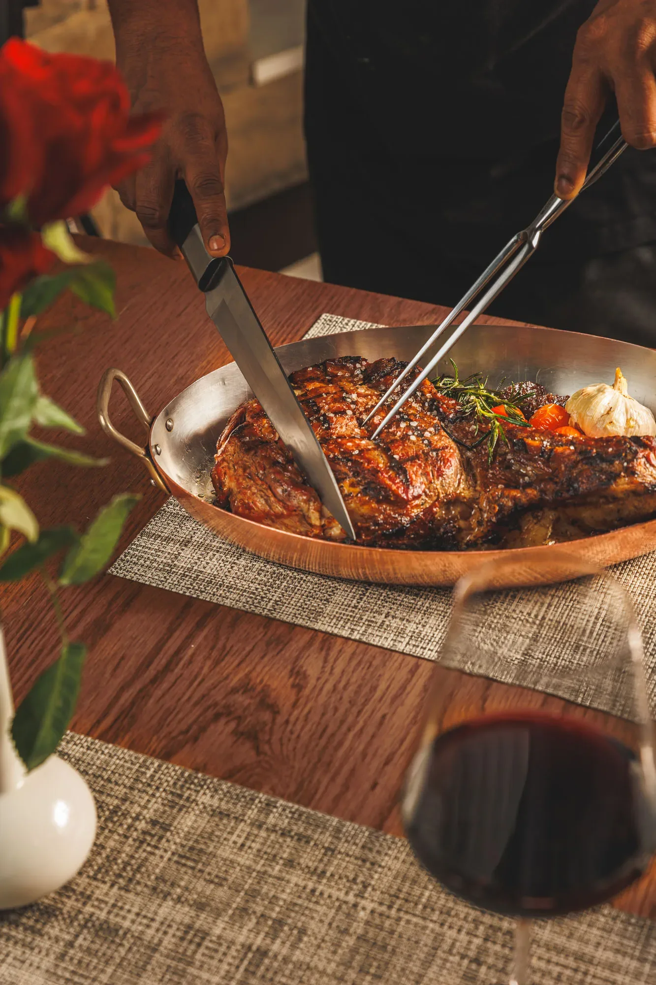 Serving and cutting a steak at a steakhouse in Dubai