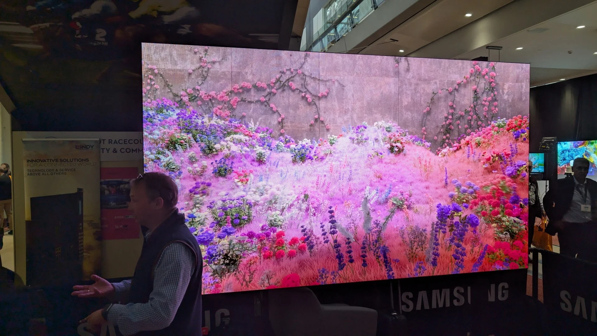 Transform Your Living Room into a Home Cinema with the Latest Big Screen TV Technology