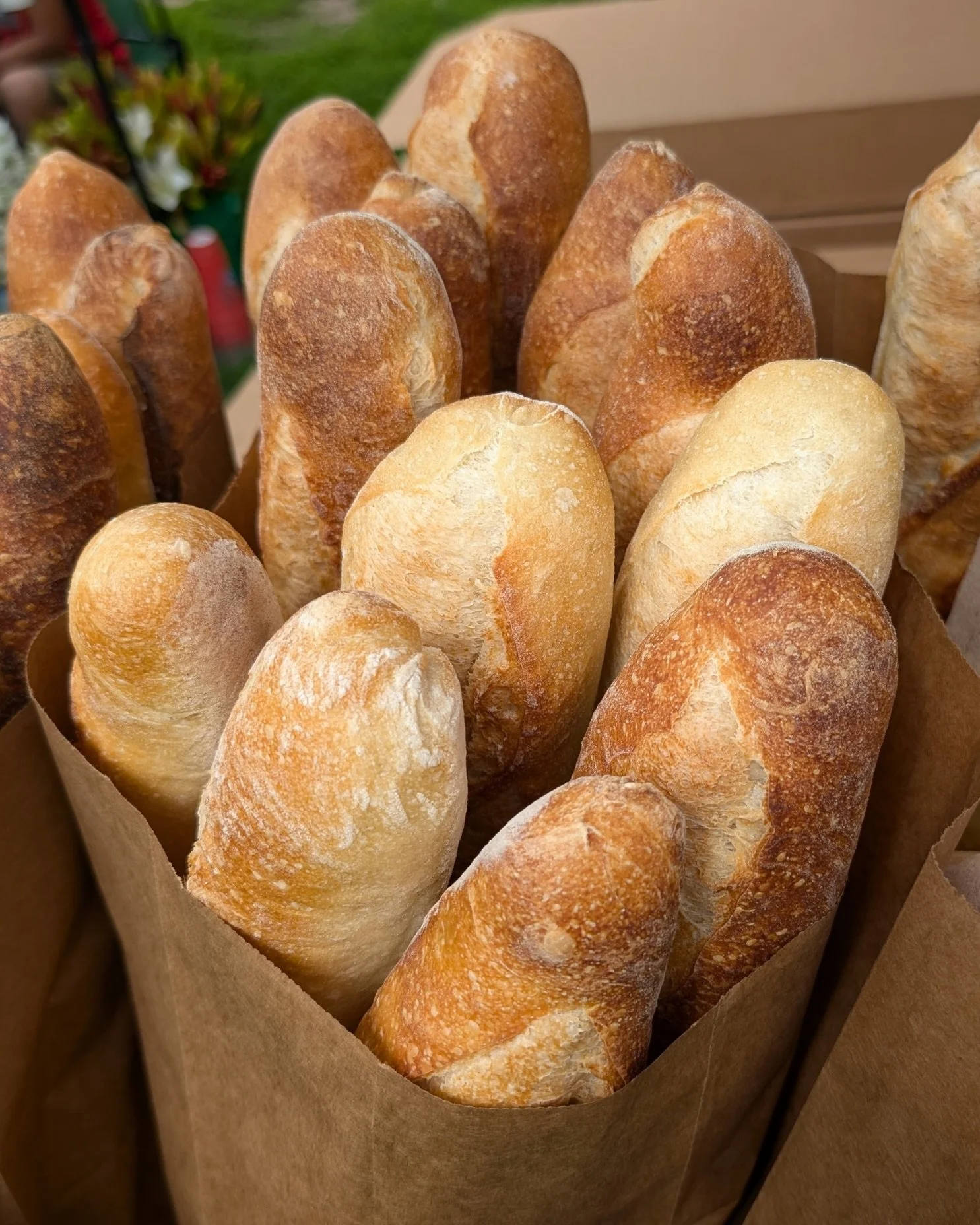 As we get closer to the farmers markets&hellip; a closer look at the farmers markets! Grab your tote bag and pick up your favorite market goodies 🥬🥖🌸

Low-Line Market: Tuesdays from 3-7pm, June 2-September 29. Under the tracks at Southport Brown L