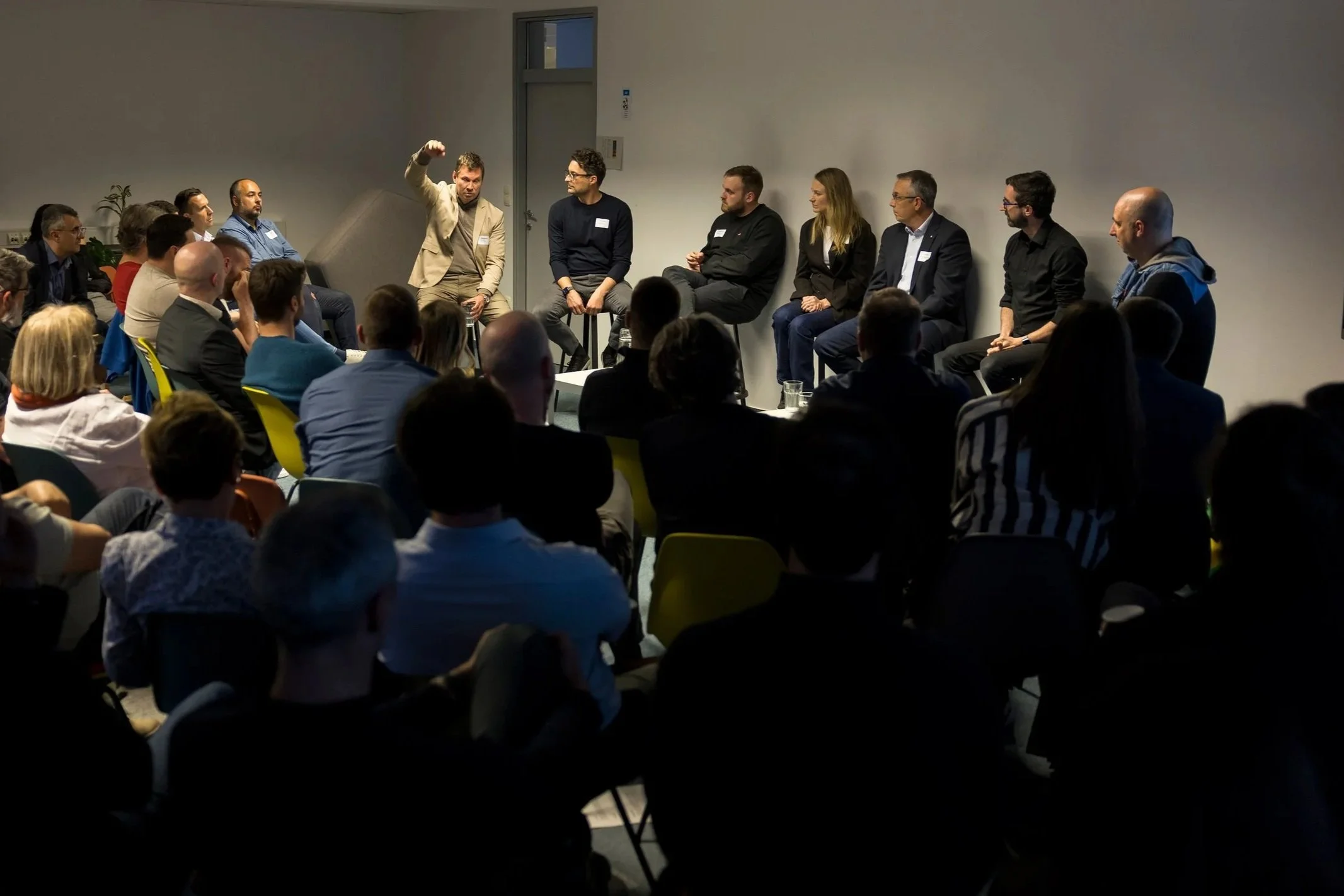 AI Use Cases / Boštjan Špetič, SuperZaložba!; Tilen Travnik, Juicy Marbles; Ana Drev, Snowmonkey; Tin Markon, Skupina Stroka; Mitja Špende, Creatim; pogovor je vodil Uroš Čimžar, legenda