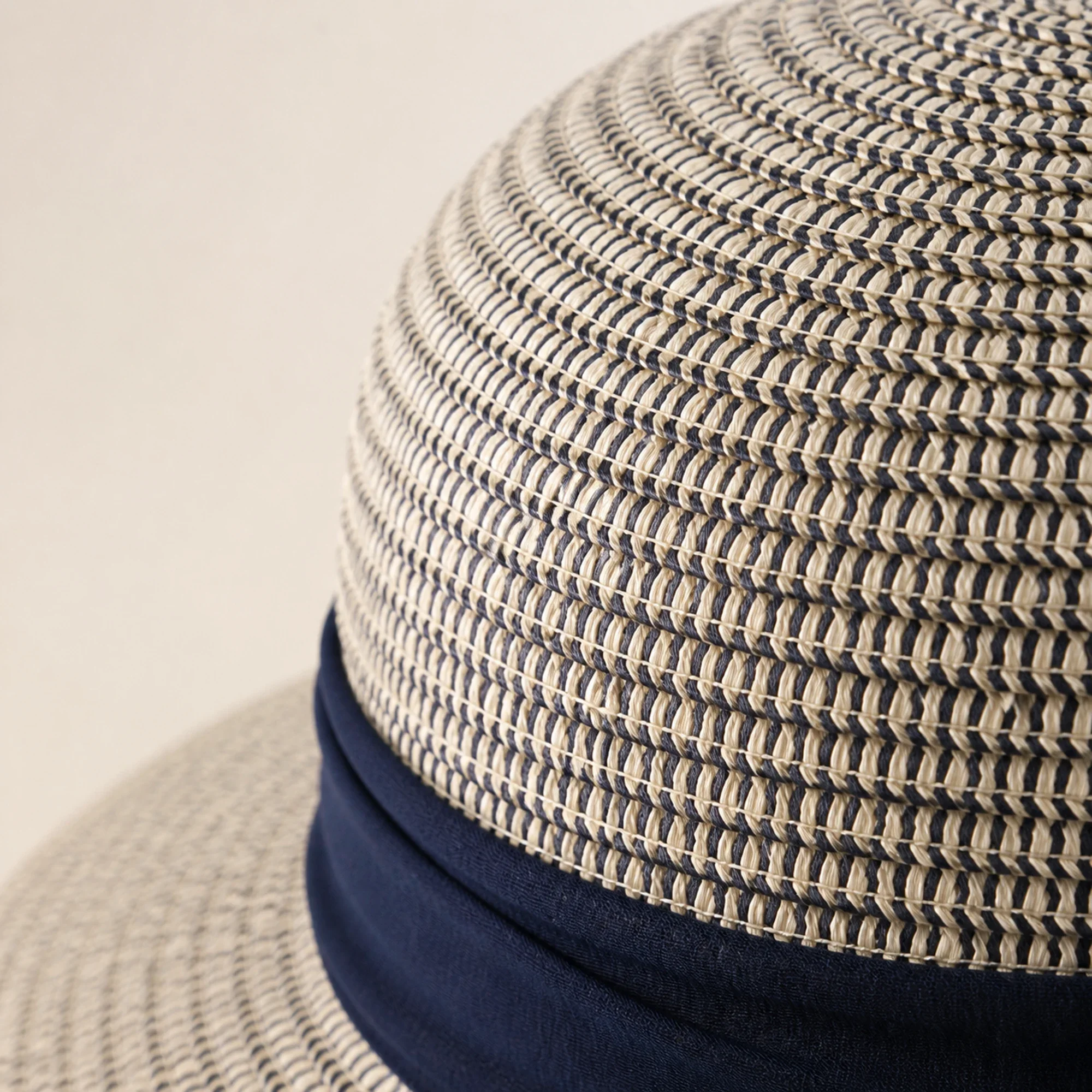 S80_09_weave-macro_1x1_v01.webp