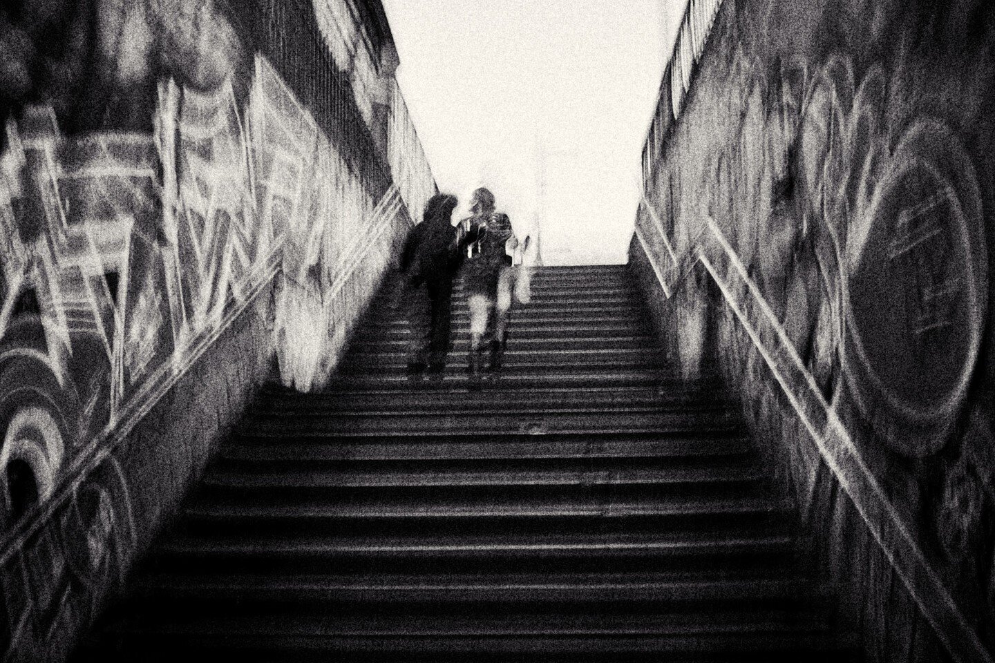 Into the light
.
.
.
.
#story #people #family #nationalgeographic #streetphotography #life #photostory #icm #picoftheday #photochallenge #humanity #culture #photooftheday #photographer #peoplephotography #documentary #travel #street ⁠#ispcollective #