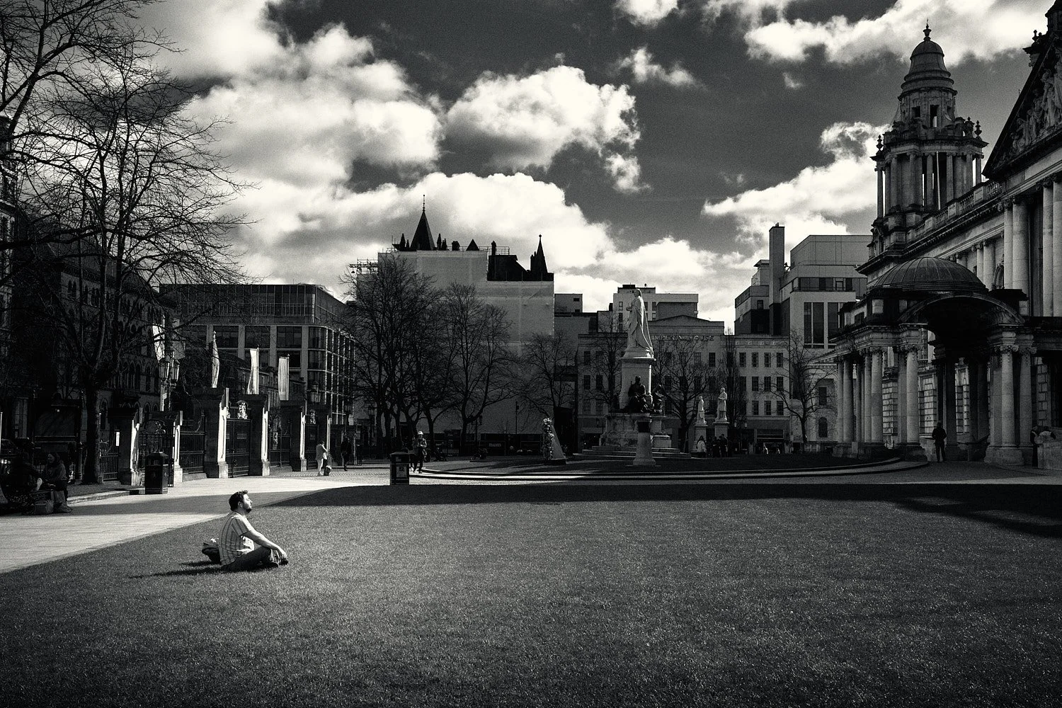 Candid urban moment captured by corporate photographer David Cordner.