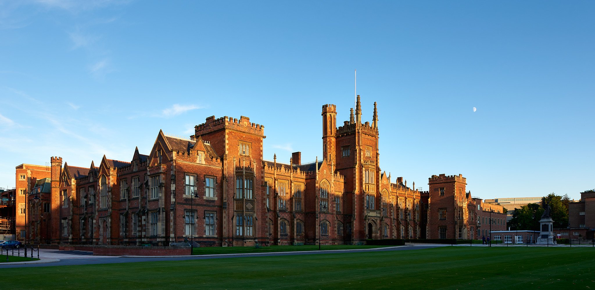 Belfast_Queens_QueensUniversity_007.jpg