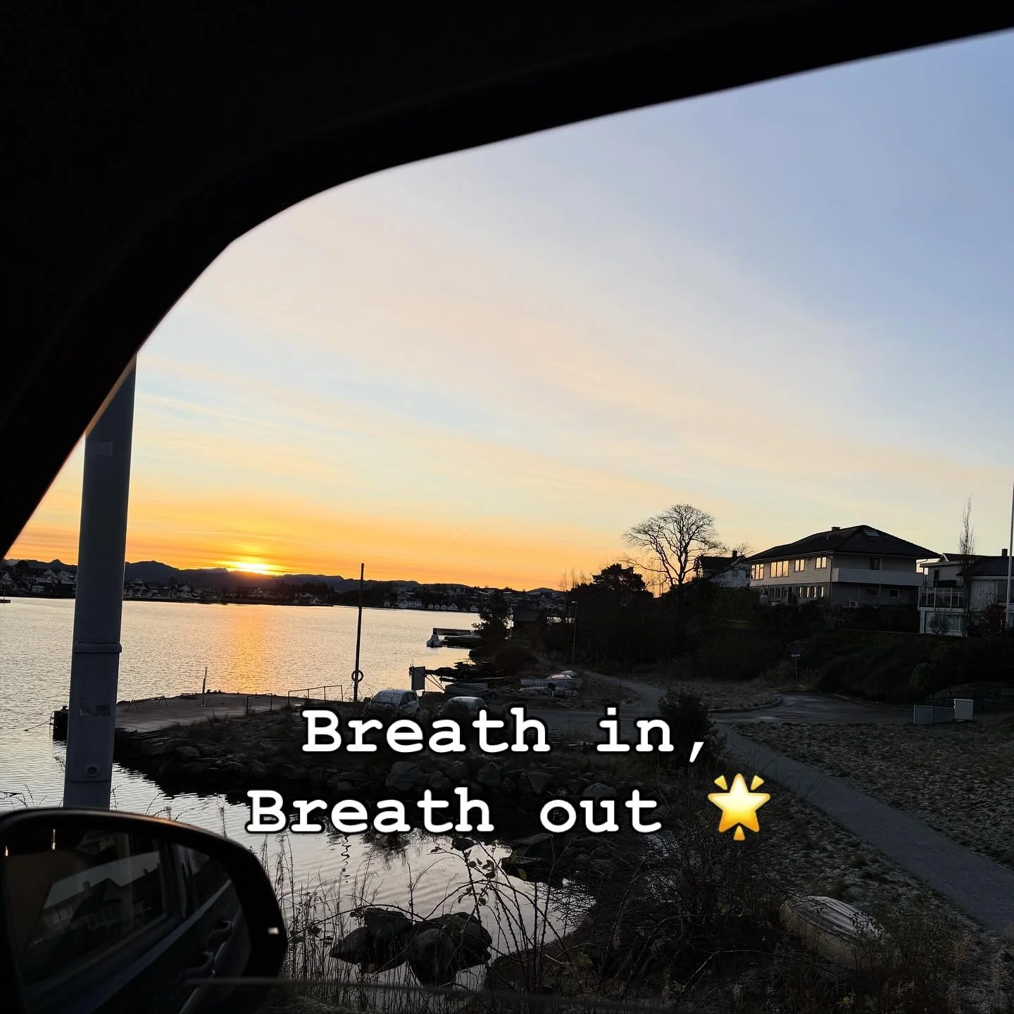 2. Desember 🌟

Tilstedev&aelig;relse.
Her og n&aring;.
Nytelse og Bliss!

Enkle steg for at hjerte skal &aring;pnes og bli st&oslash;rre ❤️

Hva gj&oslash;r du for at hjertet skal vokse?

#openyourheart 
#kroppogsinnibalanse 
#BeYou