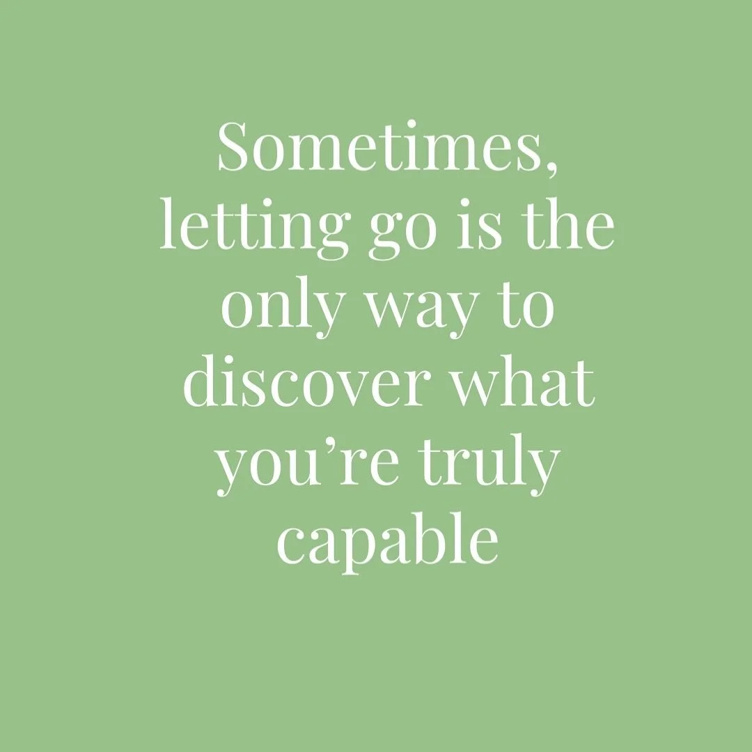 8. Desember ✨

Noen ganger ❤️&zwj;🩹
Er det bare &aring; &laquo;gi opp&raquo;.
Slippe og gi det fra seg.
Si at nok er nok og ta en pause.

Det er ok.
Vi er bare mennesker som gj&oslash;r s&aring; godt vi kan ❤️

Min erfaring er at da vokser det ofte 