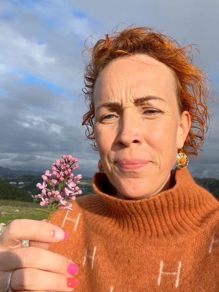 #grateful 

43 &aring;r og dypt takknemlig ❤️🦋
Tusen takk for alle hilsner, 
telefoner, klemmer, gaver, hilsner og sanger!

Tenk at jeg er s&aring; heldig ❤️🥺

Dagen starter med 3 sanger fra gutta mine,
🇩🇰🇳🇴🇬🇧 gaver, tegninger og klemmer i se
