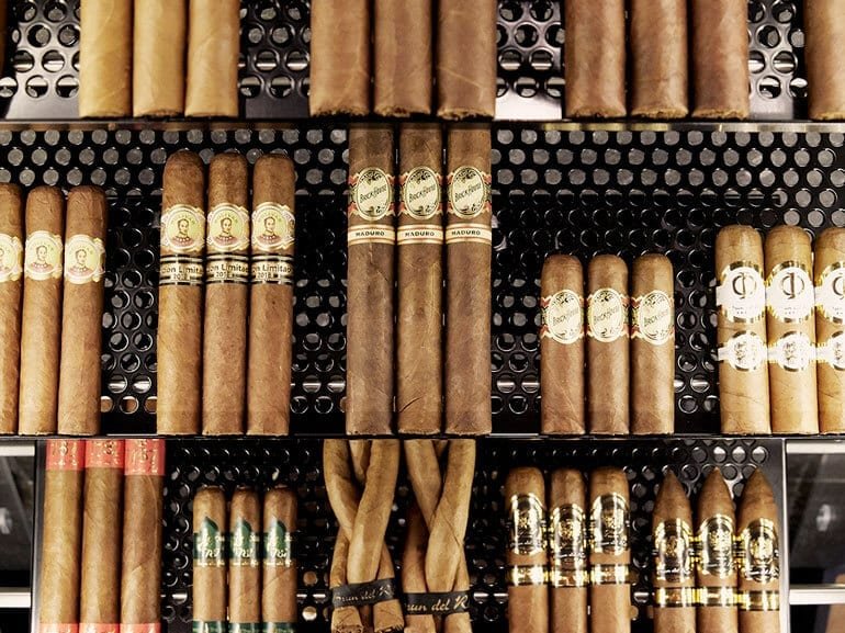 The-Chedi-Cigar-Library-Key-Shots-_5.jpg