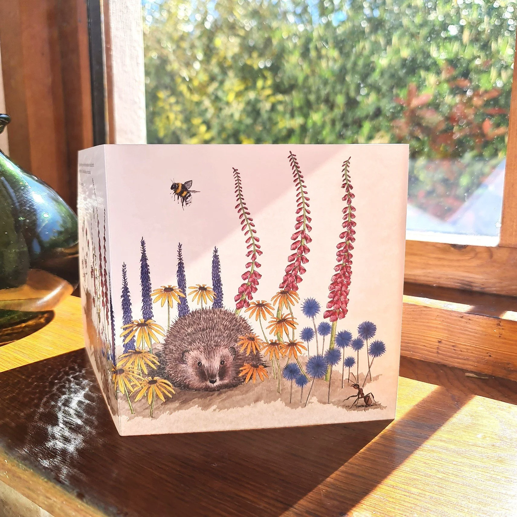 cottage-garden-flowers-hedgehog-bee-ant-worm-rat-5.jpg