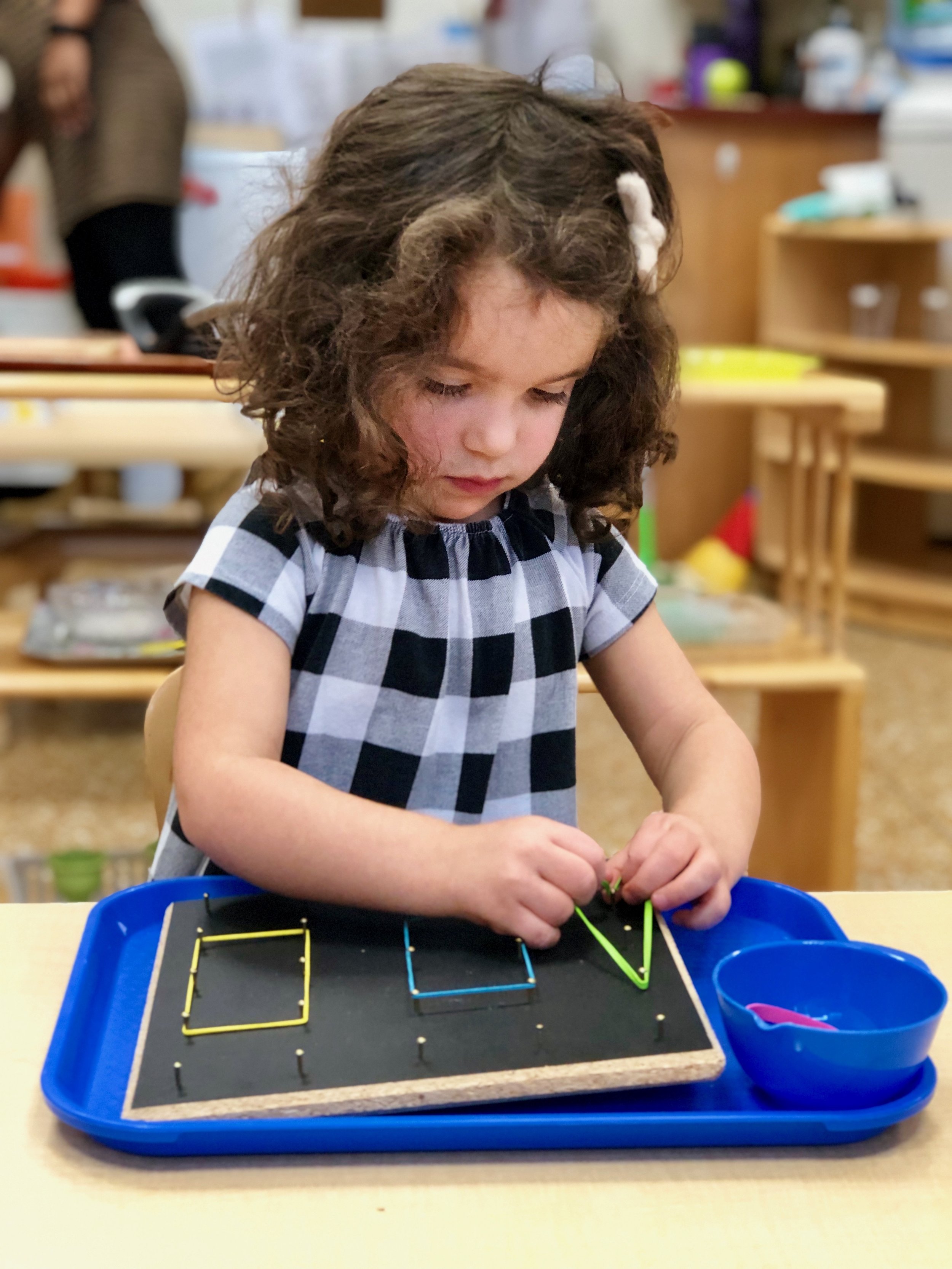 Using the Gio Board to make geometrical shapes with straight lines. 