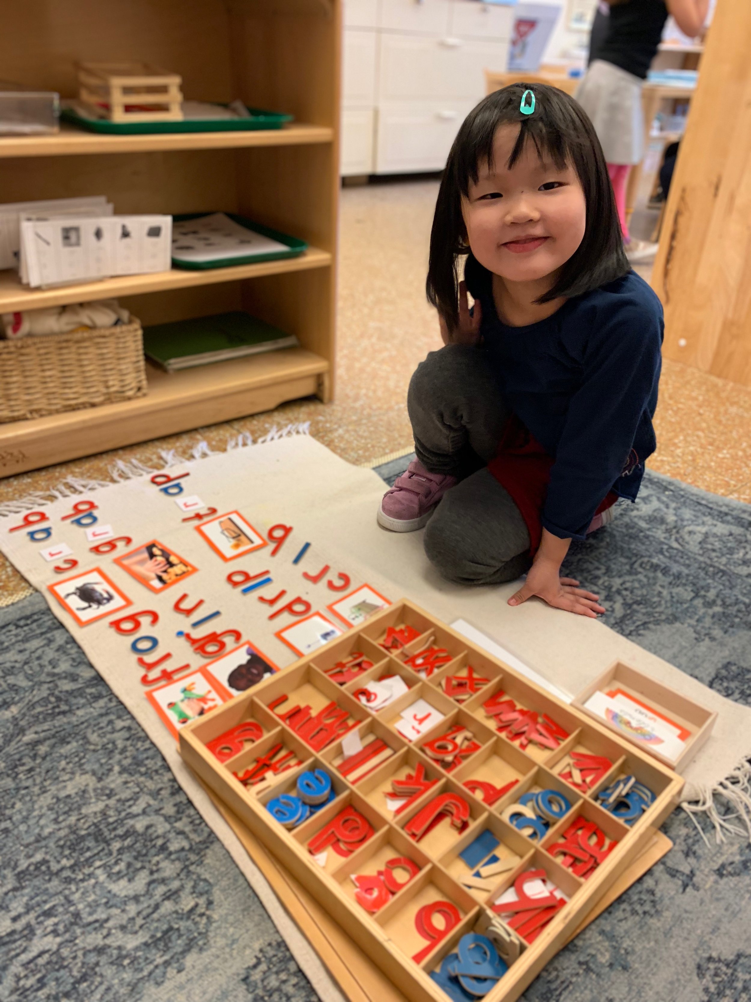 Using the Moveable Alphabet to build short vowel words