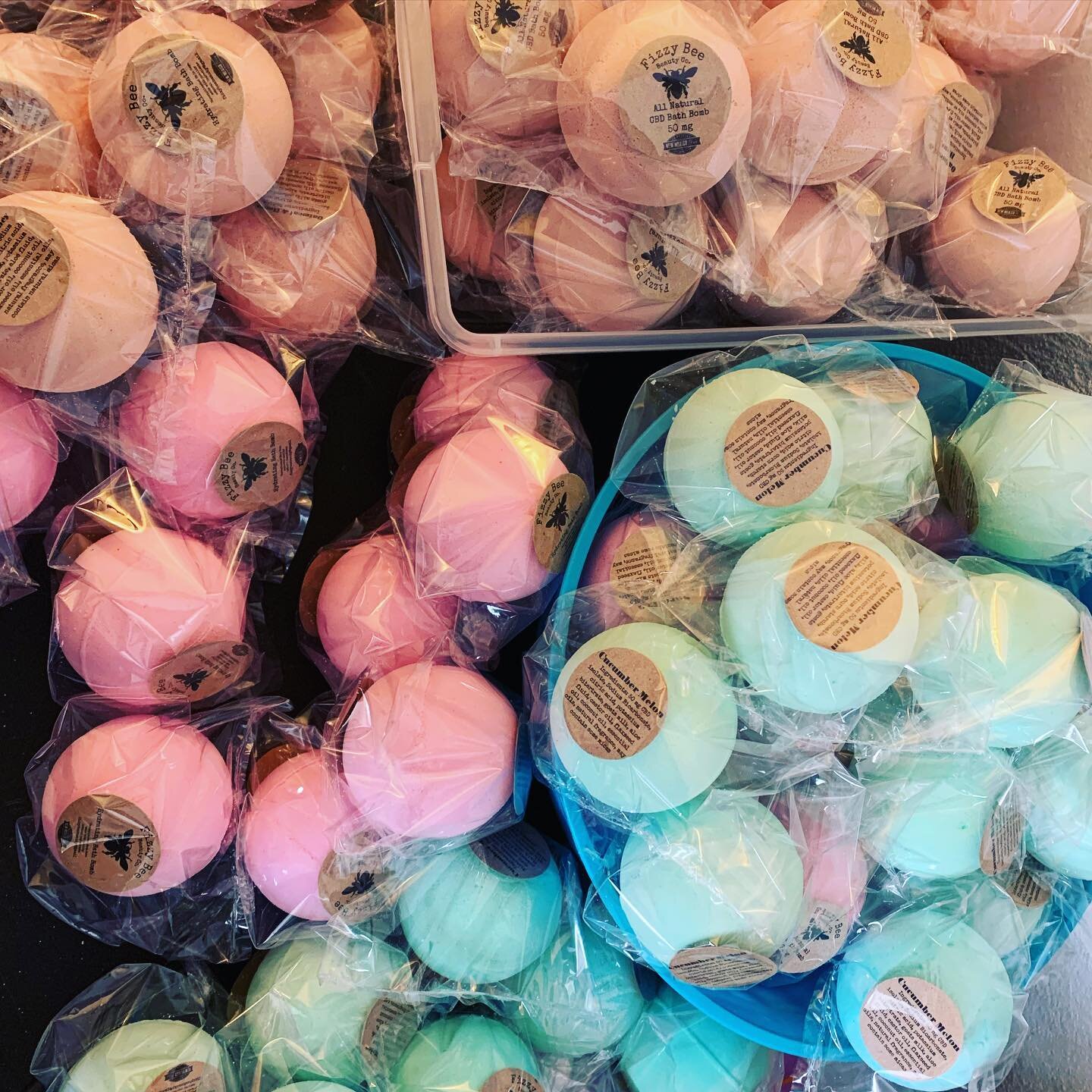 Just delivered a TON of Fizzy Bee Bath Bombs to @yesorganicboutique @yesnaturalnailboutique 
Still looking for last minute gift giving ideas? Give the gift of self care 💞 #fizzybeebeauty #fizzybee #newmexicotrue #selfcare #christmas2020 #smallbatch 