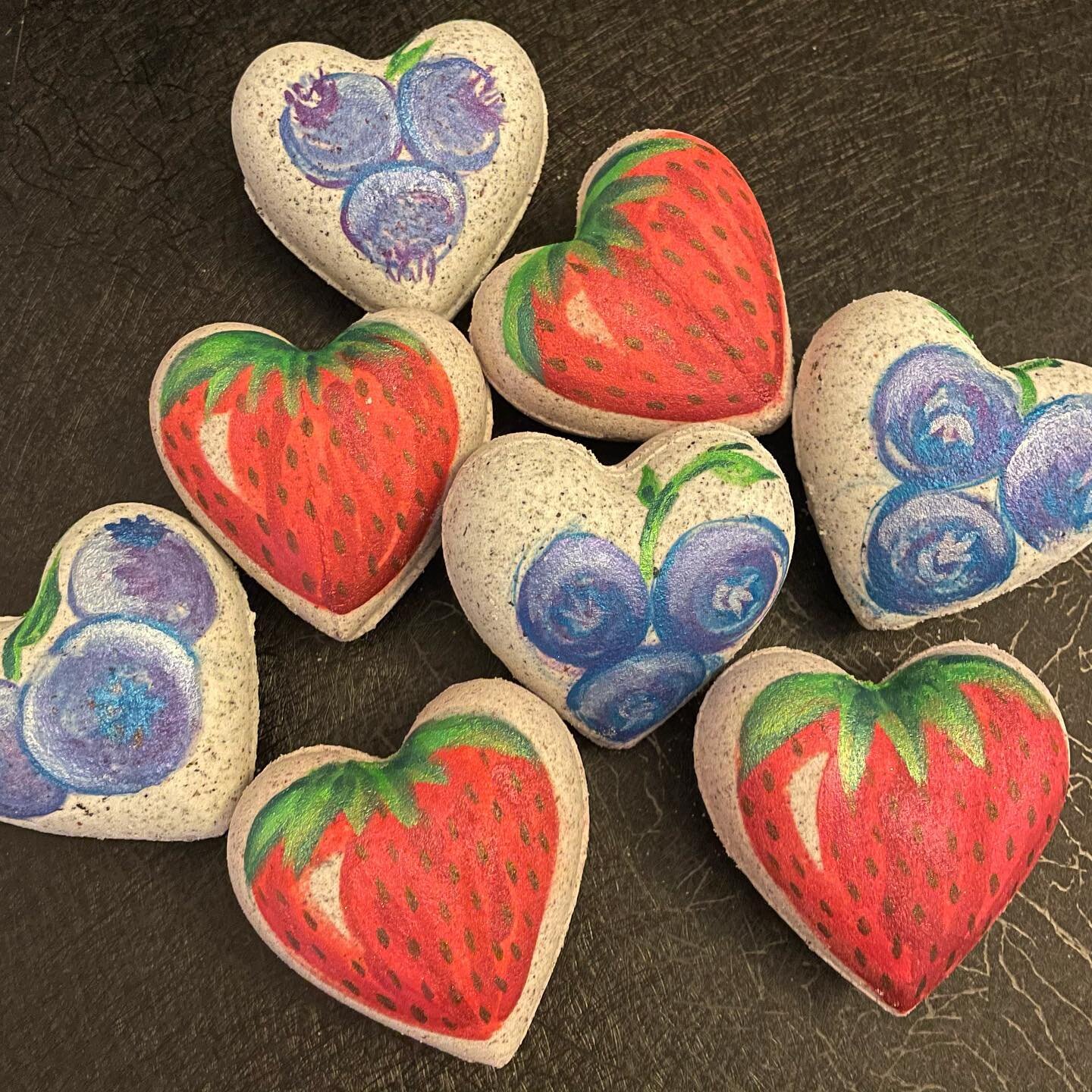 Just finished painting these cuties 🥰 Made from real 🍓's &amp; 🫐's 
No added fragrance or color, other than the mica paint you see on top. 
I'm no artist, but they have character 😂🤷🏻&zwj;♀️
They'll be available for purchase on the website tomor