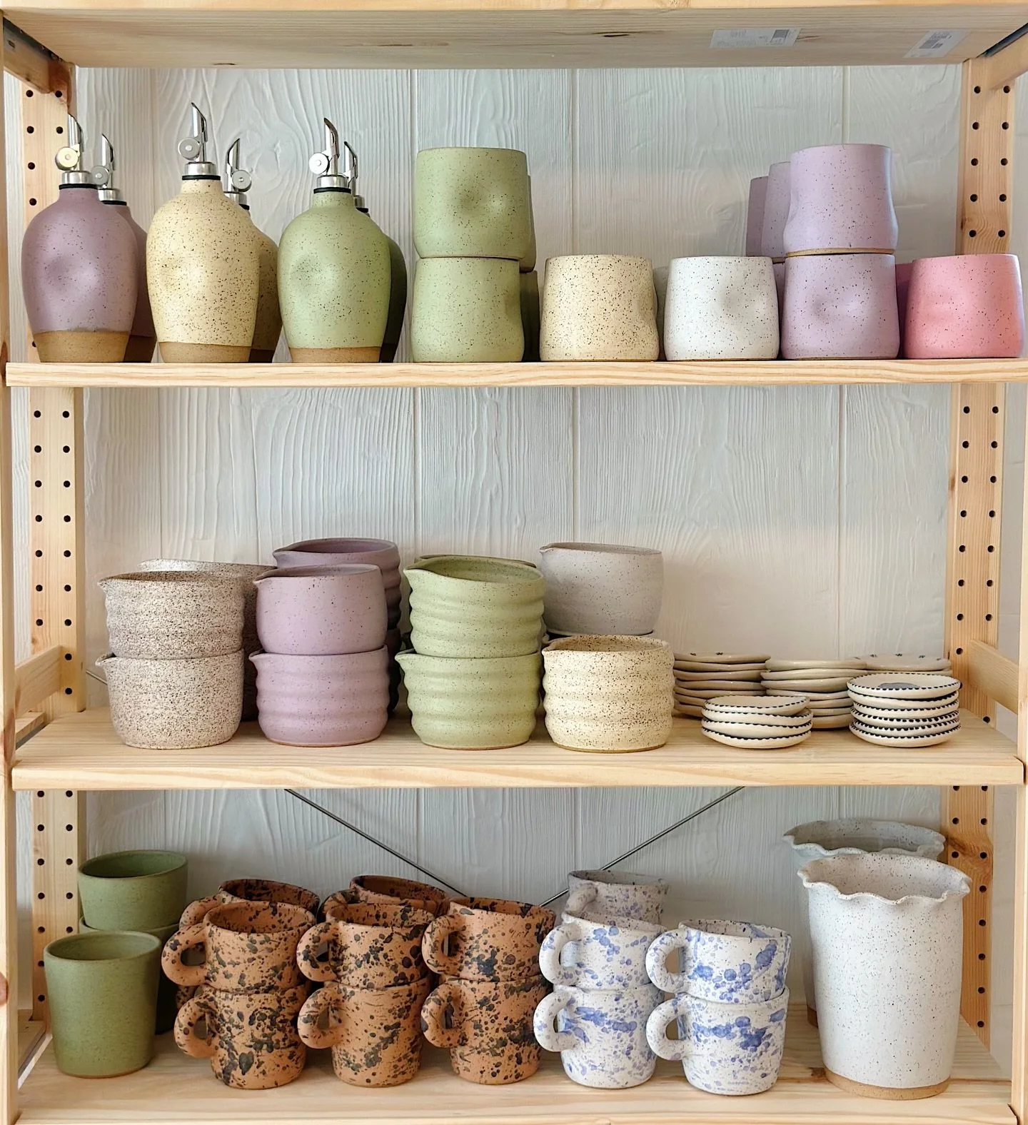 Find me at not one but TWO big holiday markets this weekend! Shop all of this years Ornaments, Mugs, Matcha Bowls, Oil Cruets, (and more!) in person ❤️ 

✨First up is the annual Crozet Holiday Market Crawl on Saturday 12/6 from 10-4!  I will be locat