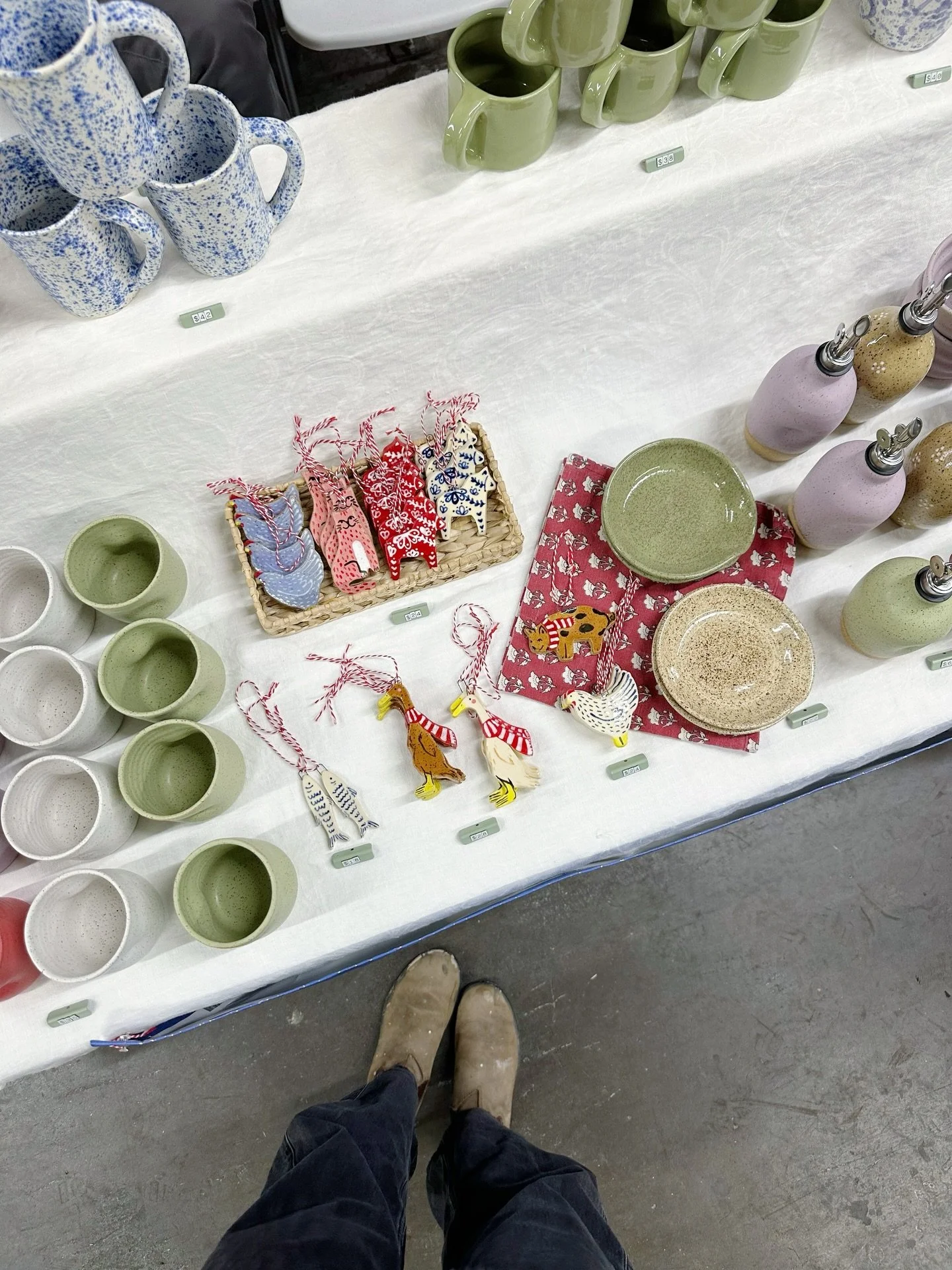 ✨ All set up at @starrhillcrozet for the @bluebirdandco Holiday Market, now till 4pm! There&rsquo;s dozens of other amazing vendors as well with so many handmade gifts 🎄💝