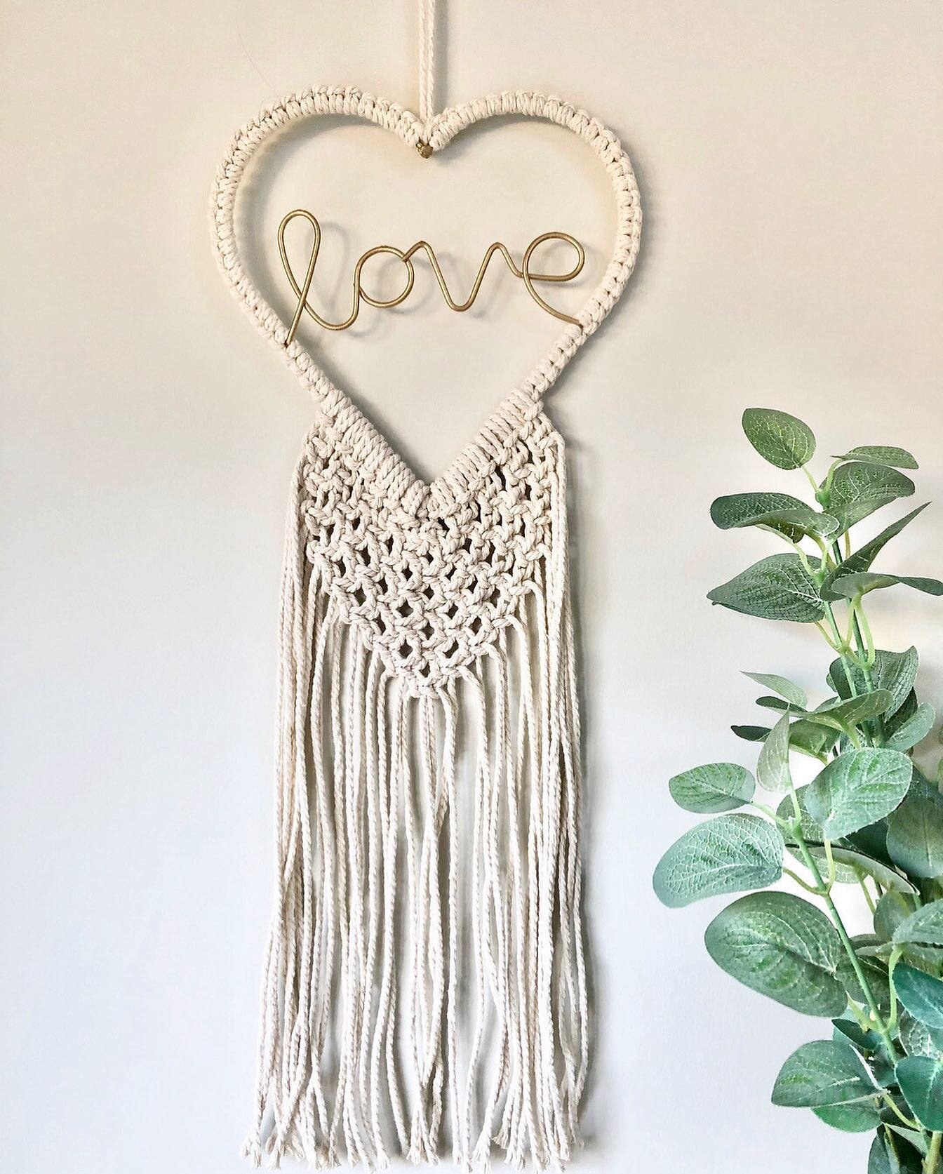 HAPPY V DAY!
⠀⠀⠀⠀⠀⠀⠀⠀⠀
So who is going to be celebrating Valentines Day today? Are you one for sending cards, flowers, gifts etc or do you play it down a bit? 
⠀⠀⠀⠀⠀⠀⠀⠀⠀
Valentine&rsquo;s Day is also one of the most popular days to get engaged! 🥰💍.