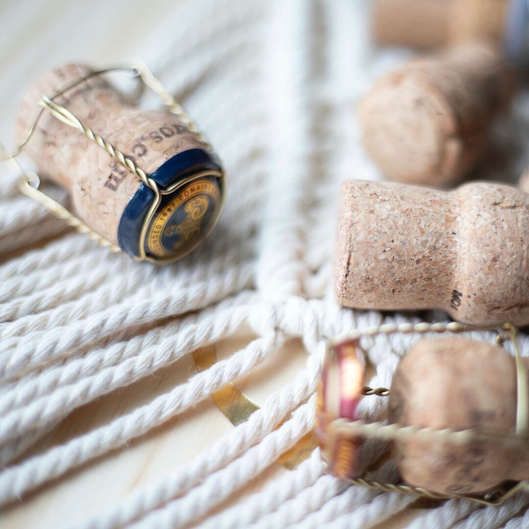 PROPOSAL ANYONE?
⠀⠀⠀⠀⠀⠀⠀⠀⠀
Did you get a proposal this Valentines Day? Did you open up a bottle of something sparkling?
⠀⠀⠀⠀⠀⠀⠀⠀⠀
Go on do tell all! I can&rsquo;t wait to hear about everyone&rsquo;s plans!  I&rsquo;m excited by a few I&rsquo;ve heard