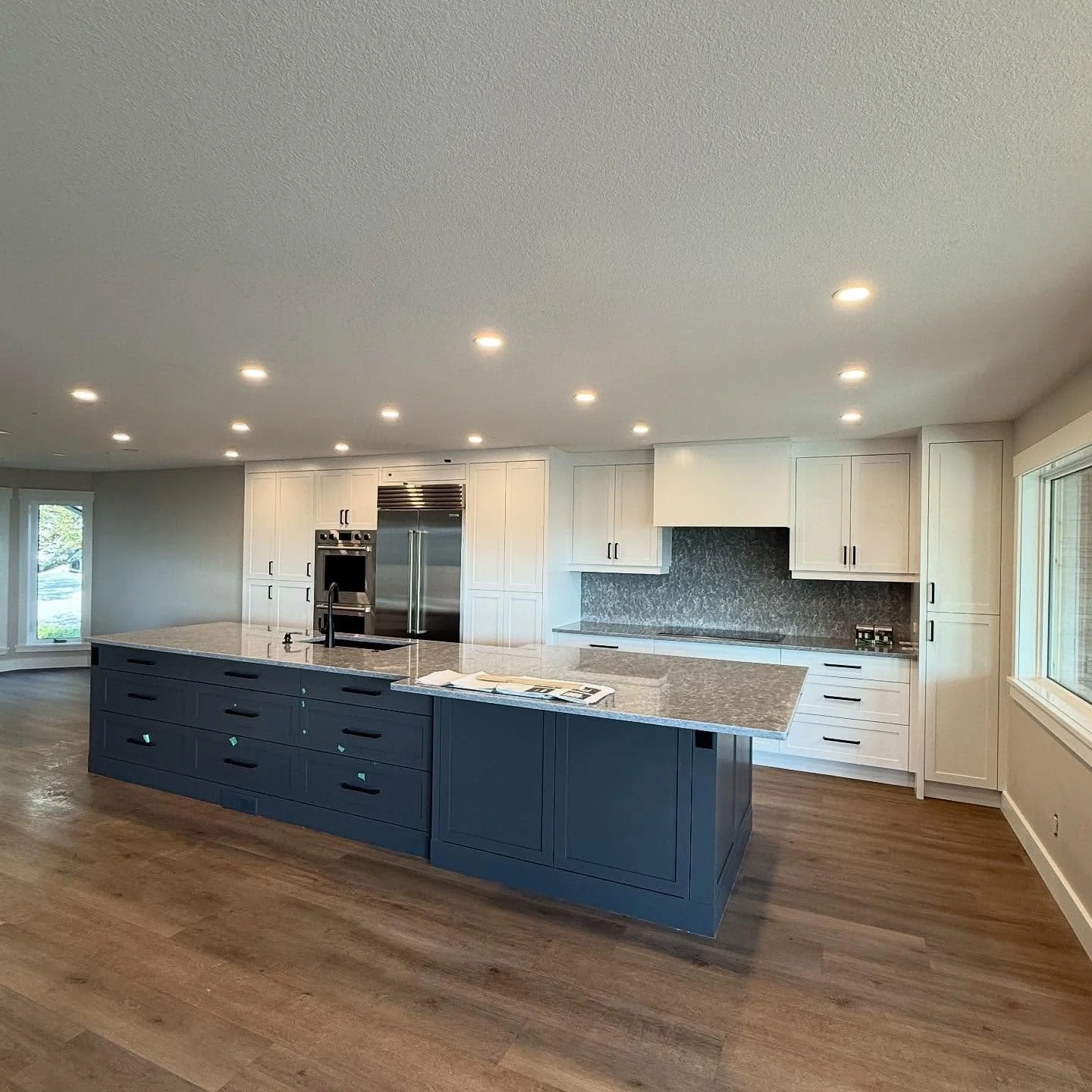 ✨🍴 A sparkling kitchen not only looks beautiful, it also conveys cleanliness, order, and well-being. We take care to leave every corner sparkling so you can enjoy your space without worry. 💎

✅ Spotless surfaces
✅ Clean appliances
✅ Shine in every 