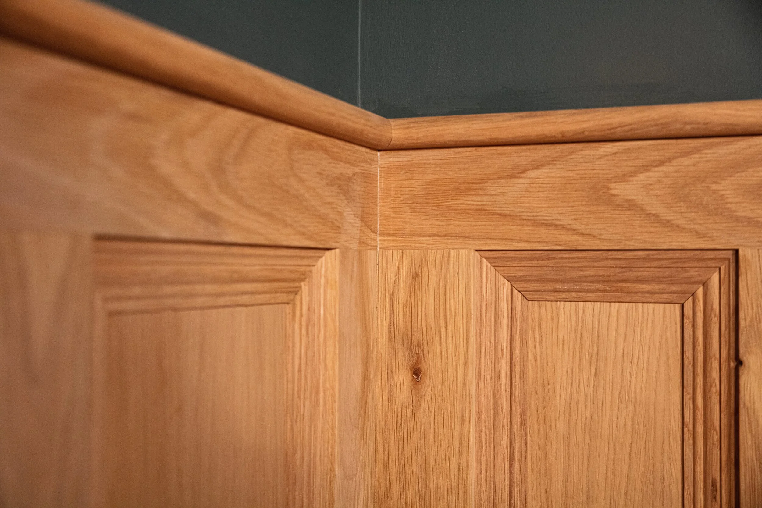 oak panelling corner.jpg